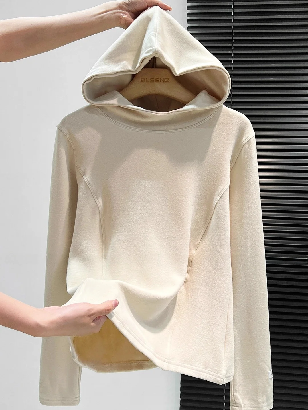 

Faionable mat Design High Collar Hooded Thiened Velvet Double-Sided Long Sve T-irt Women's Inner Wear Top