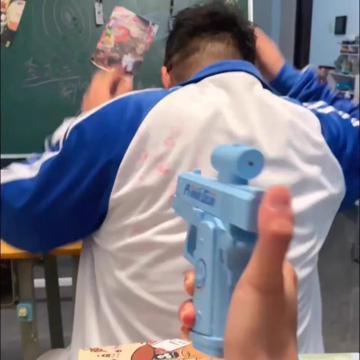 الإبداعية على الوجهين مدفع المياه المزحة في الهواء الطلق رذاذ الماء لعبة لعب المياه الصغيرة المزحة بندقية معدات مكافحة المياه اللعب #5