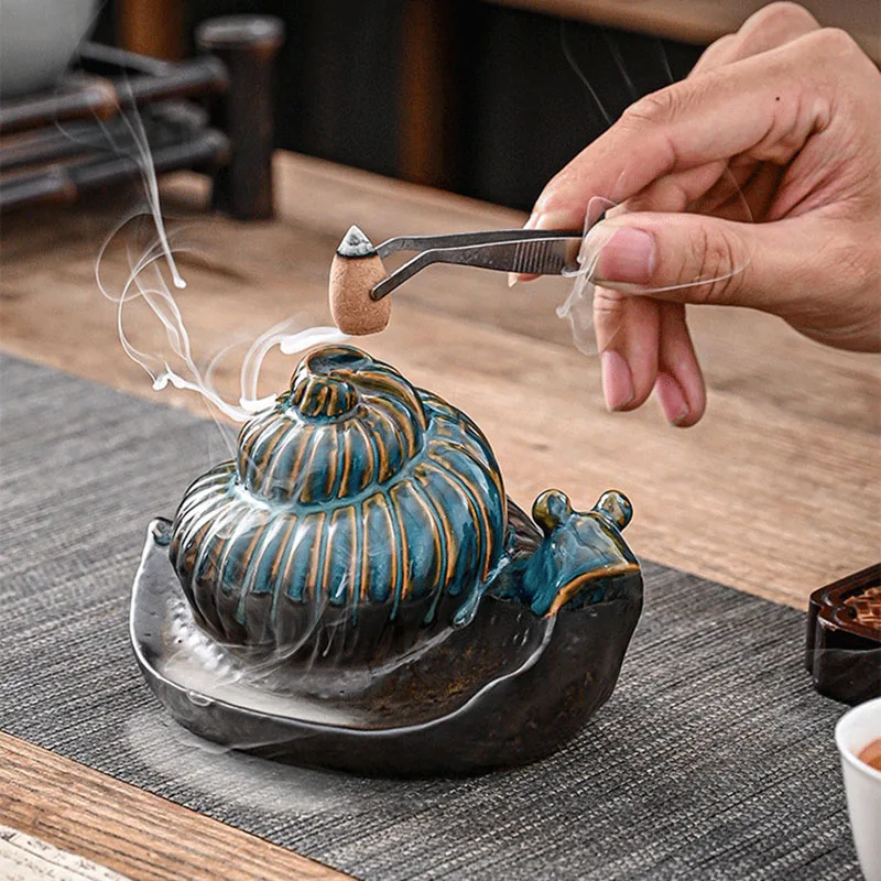 Snail handicrafts, backflow incense burner ornaments, home decoration, ceramic incense pedestal, deodorizing incense burner