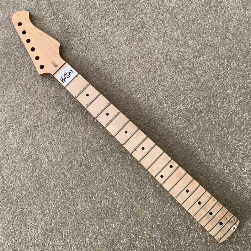 HN832 Damaged Neck and Fingerboard Unfinished ST Guitar Neck Natural Maple 22 Frets 648 Scales Length for DIY