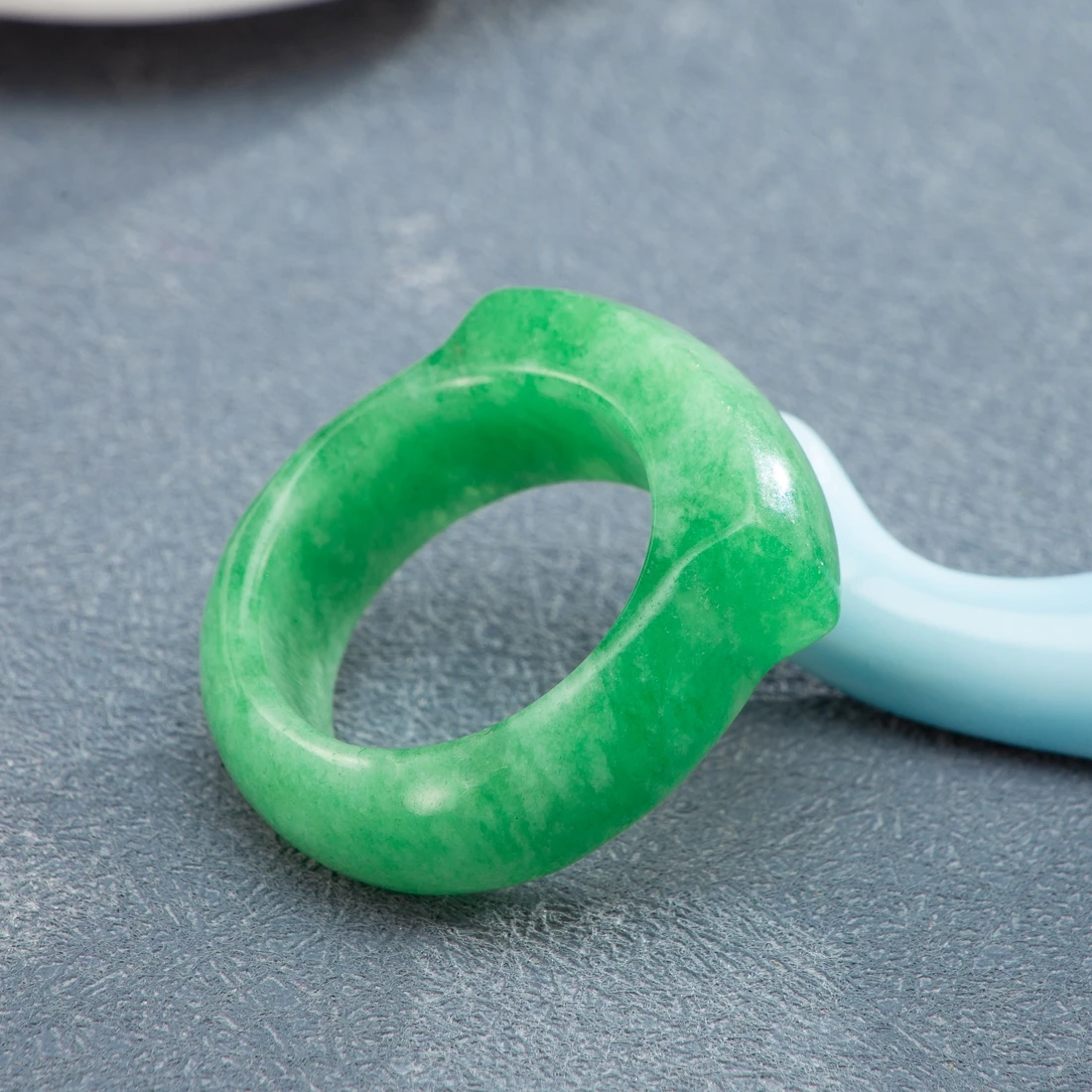 TIEMSWIND Natural Simple Fashion Green Jade Saddle Ring for Men