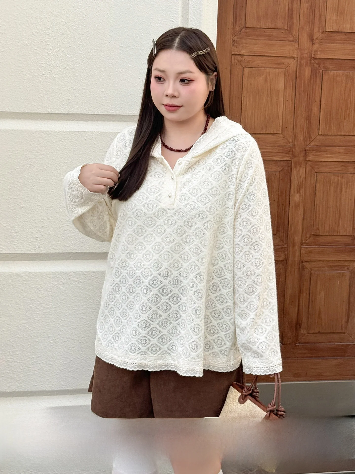 

Женская футболка больших размеров с кружевной отделкой, весна 2026, с капюшоном, длинным рукавом, свободного кроя, для повседневной носки, из полиэстера.