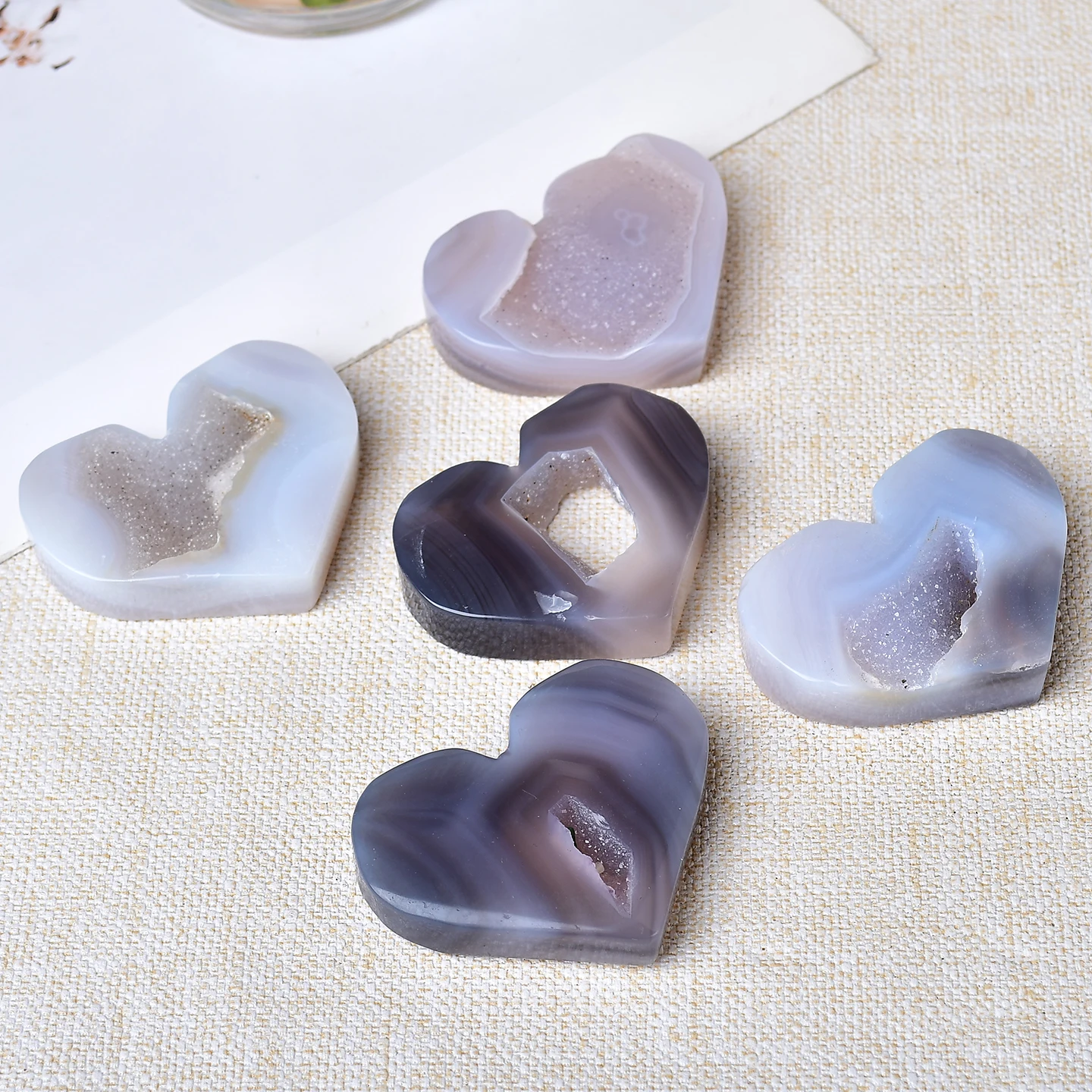 Natural Love Jade Slices Crystal Ornaments Creative Gift for Office And Home Decorations Suitable as Unique Present