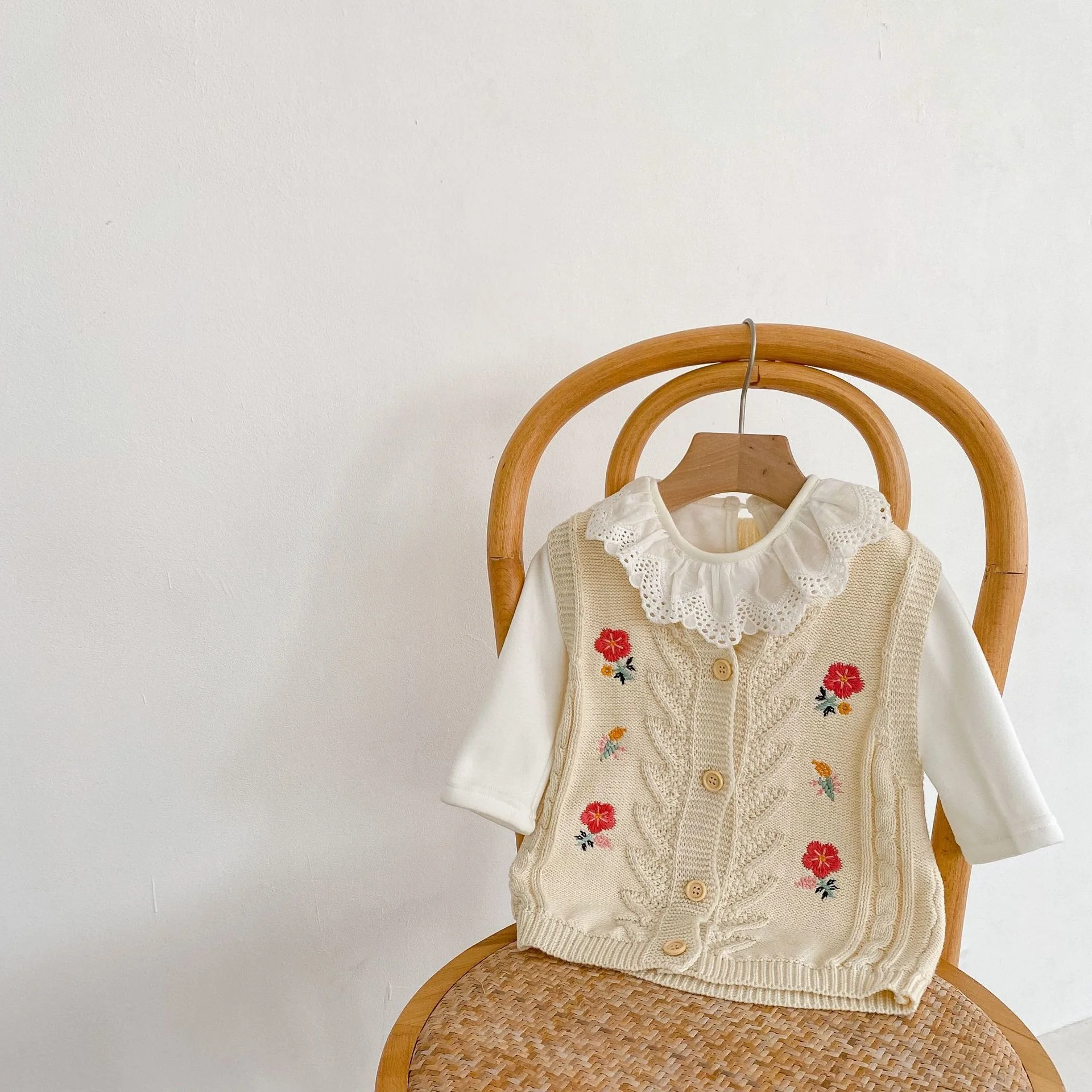 Sweater Baby Girls Single-breasted Embroidery Waistcoats Toddler 100% Organic Cotton Knitted Vest Infant Outfit Tops 0-36 Months