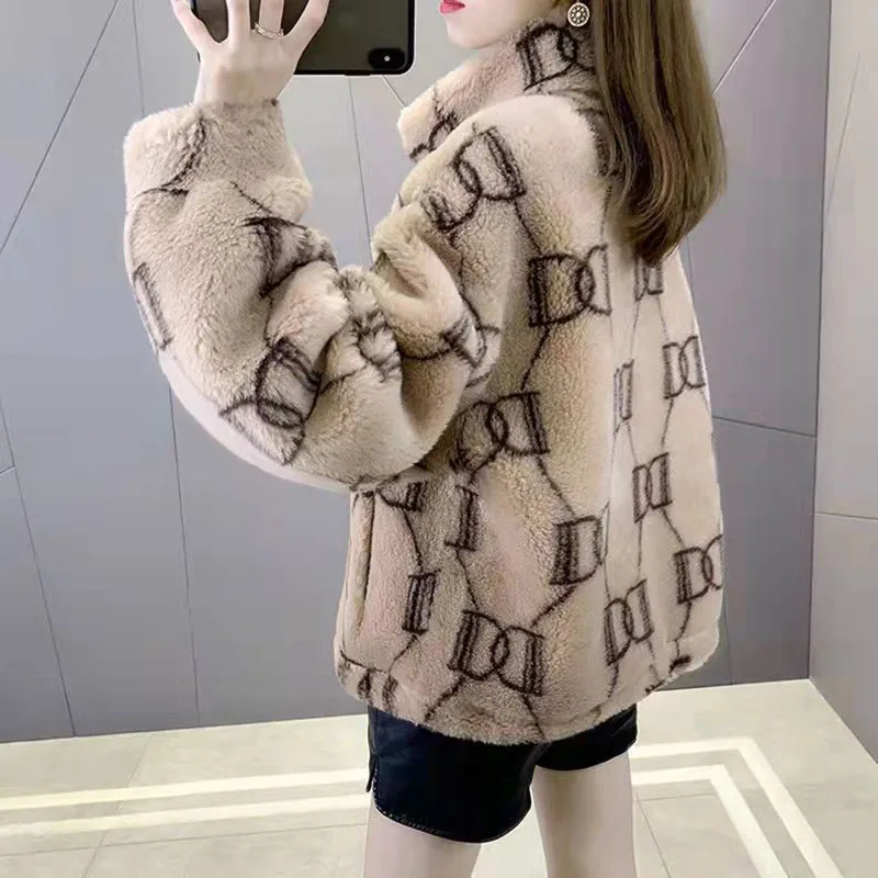 Lamb Wool Coat Female Loose Fashion New Korea Leisure Collar Warm Fur One Imitation Lamb Wool Short Coat Female Tide.