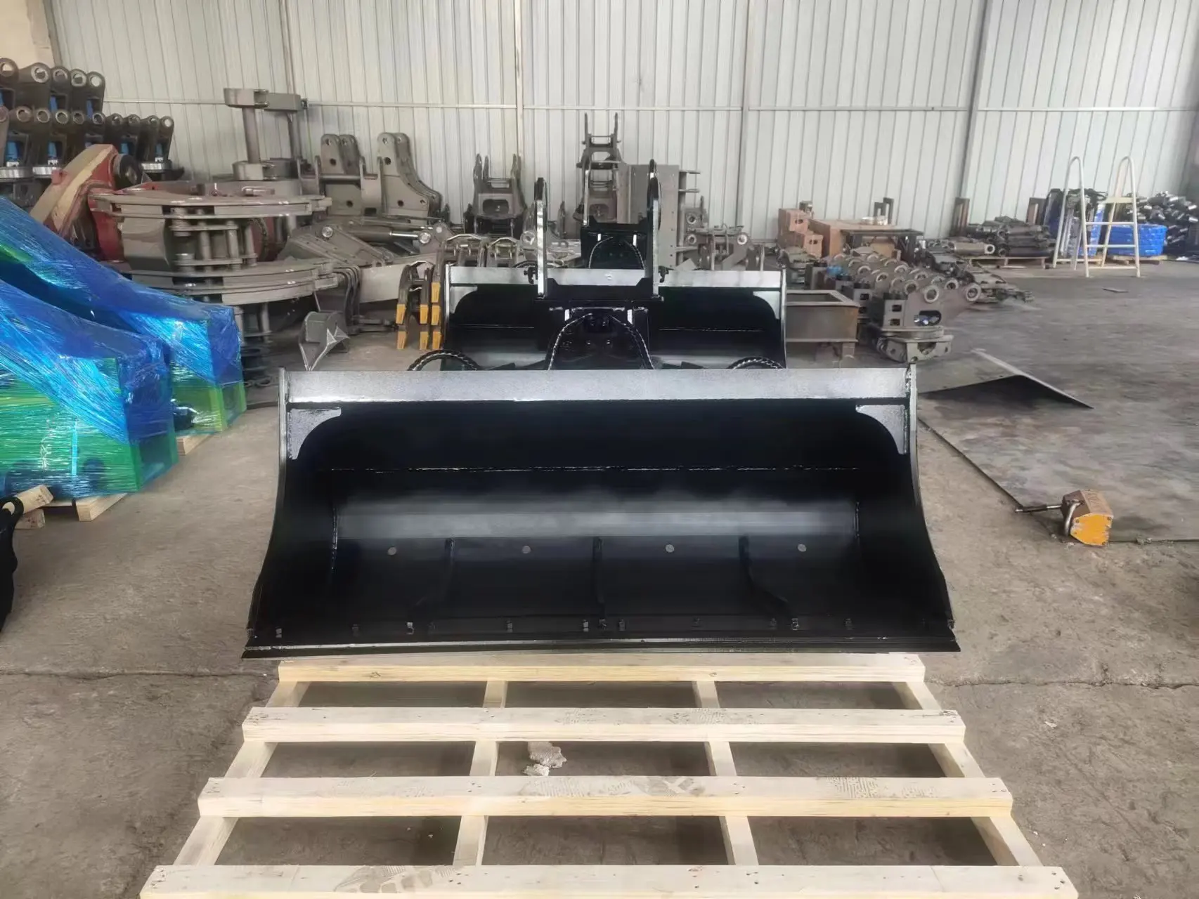 دلو الطين دلو الميل الهيدروليكي لدلو تنظيف الحفارة الصغيرة 1-4 طن تستخدم للمزارع