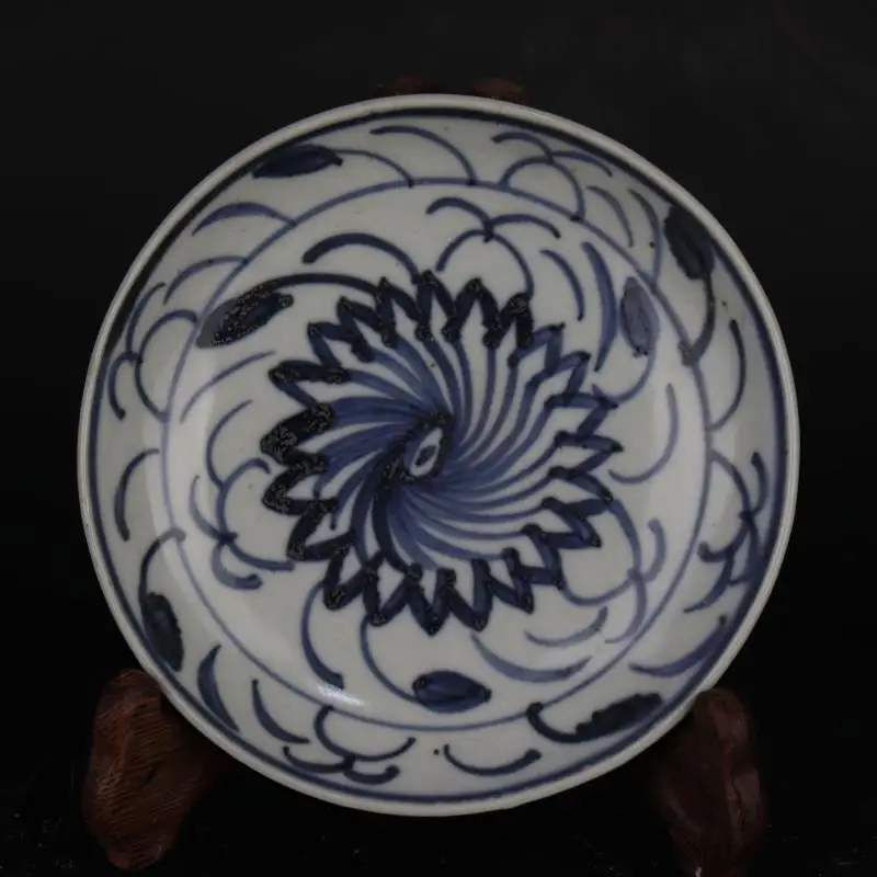 Chinese Qing Kangxi Blue and White Porcelain Flower Pattern Plate 5.20 inch