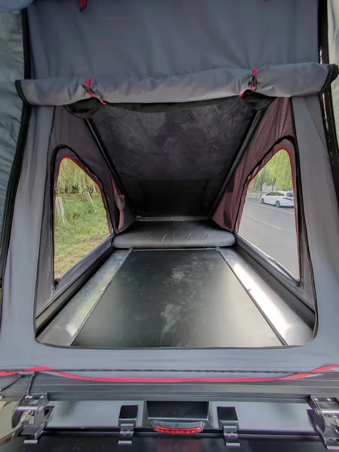 Deluxe Camping Tent  Roof  With Camper Shell For Pickup Ranger D-Max Triton