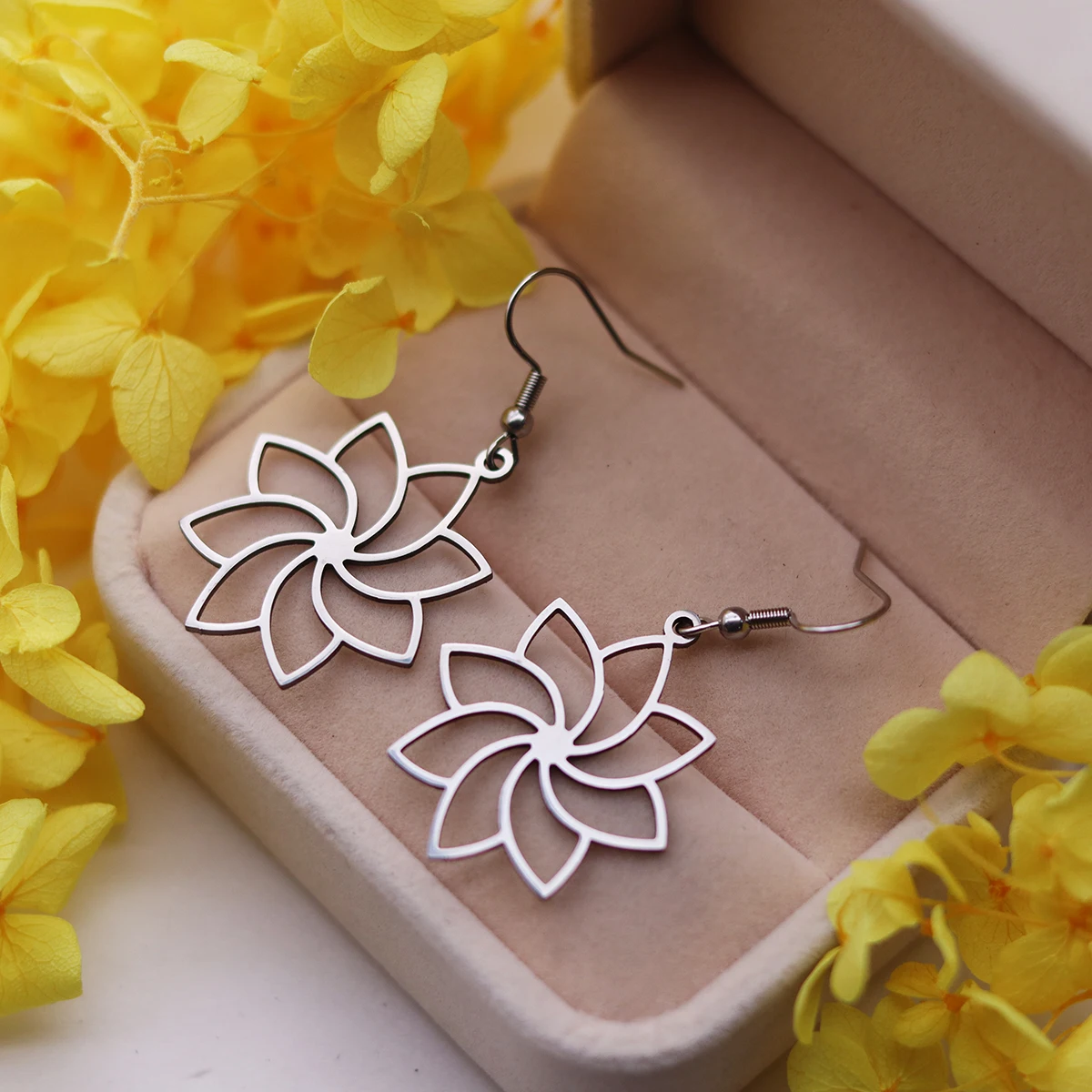 Sprial Flower Charms Earrings for Women Tassels Exquisite Line Pendant Ear Hook Stainless Steel Jewelry Ear Cartilage Puncture