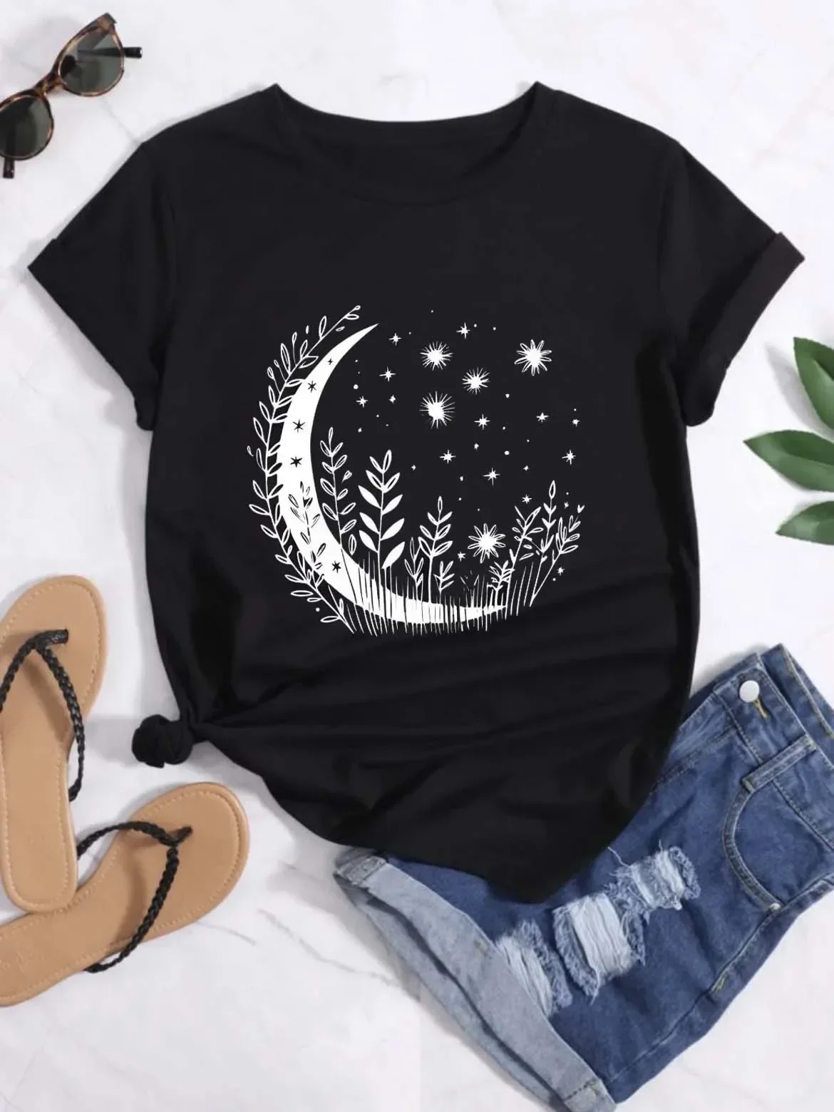 

Trendy Retro 90s Women's Printed Top Fashionable T-Shirt Short Sleeved T-Shirt Women's Clothing Moon Printed Pattern T-Shirt.