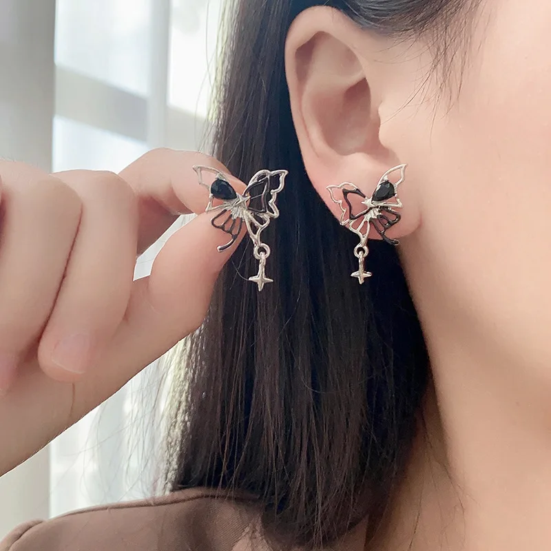 الظلام نمط فراشة جوفاء خارج الأقراط تصميم غير متناظرة المألوف الزركون الشرير الراقية شرابات أقراط مجوهرات نسائية #3