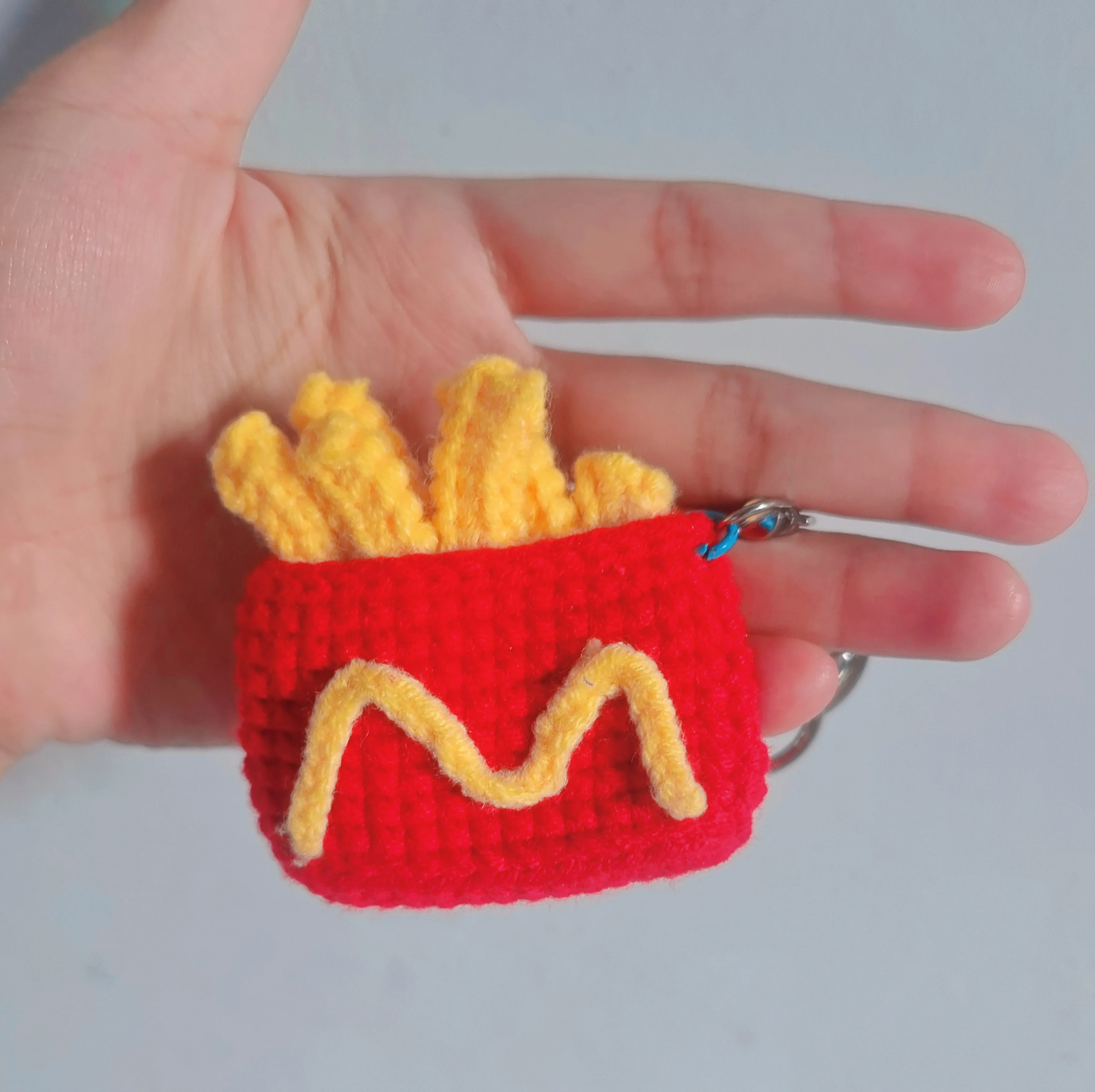 

Finished French fries hamburgers pure handmade simulation pendants creative yarn weaving small pendants weaving car keychain pen