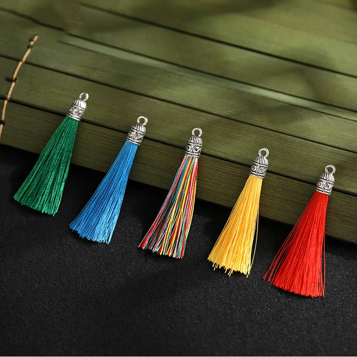 

100PCS 6cm Multicolor Small Tassels Metal Cap Haning Pendant Charm Fit Earrings Headwear Bookmark Fan Jewelry Crafts Accessories