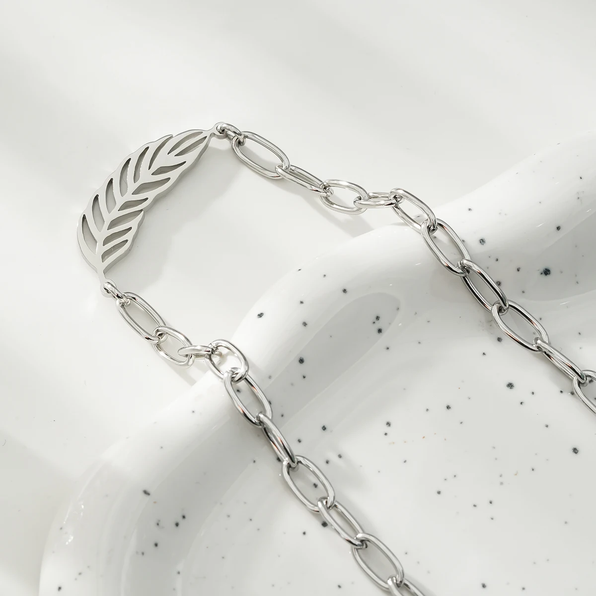 New wheat necklace Senshi small fresh creative leaf collarbone chain senior sense sweater chain design sense necklace waterproof