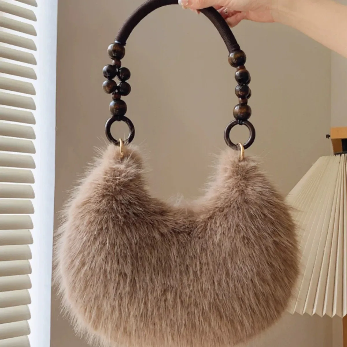 

Fashion Soft Plush Half Moon Bag Women's Fluffy Large Capacity Handbag Soft Casual Handbag Women's Winter Wallet