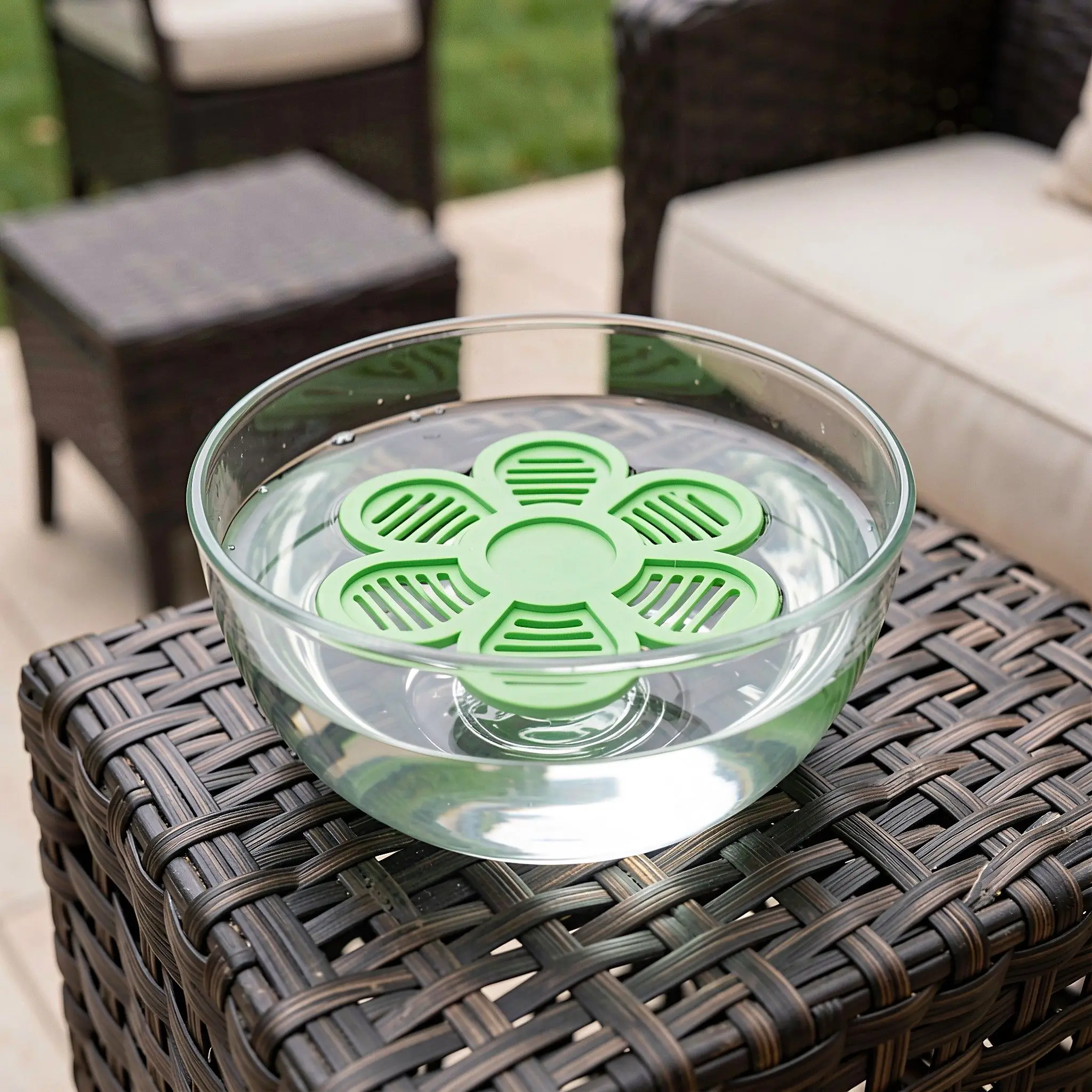 2Pcs Bee Watering Station Green Floating Insect Island Foam Pollinator Hydration Pad for Bee Butterfly Backyard Garden Drinking