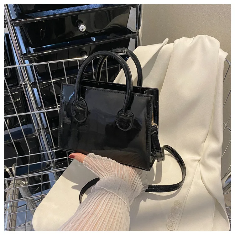 

Осень 202, женская маленькая квадратная сумка, многосторонняя сумка через плечо под мышками, винтажный стиль, регулируемый ремень для ежедневного использования ​