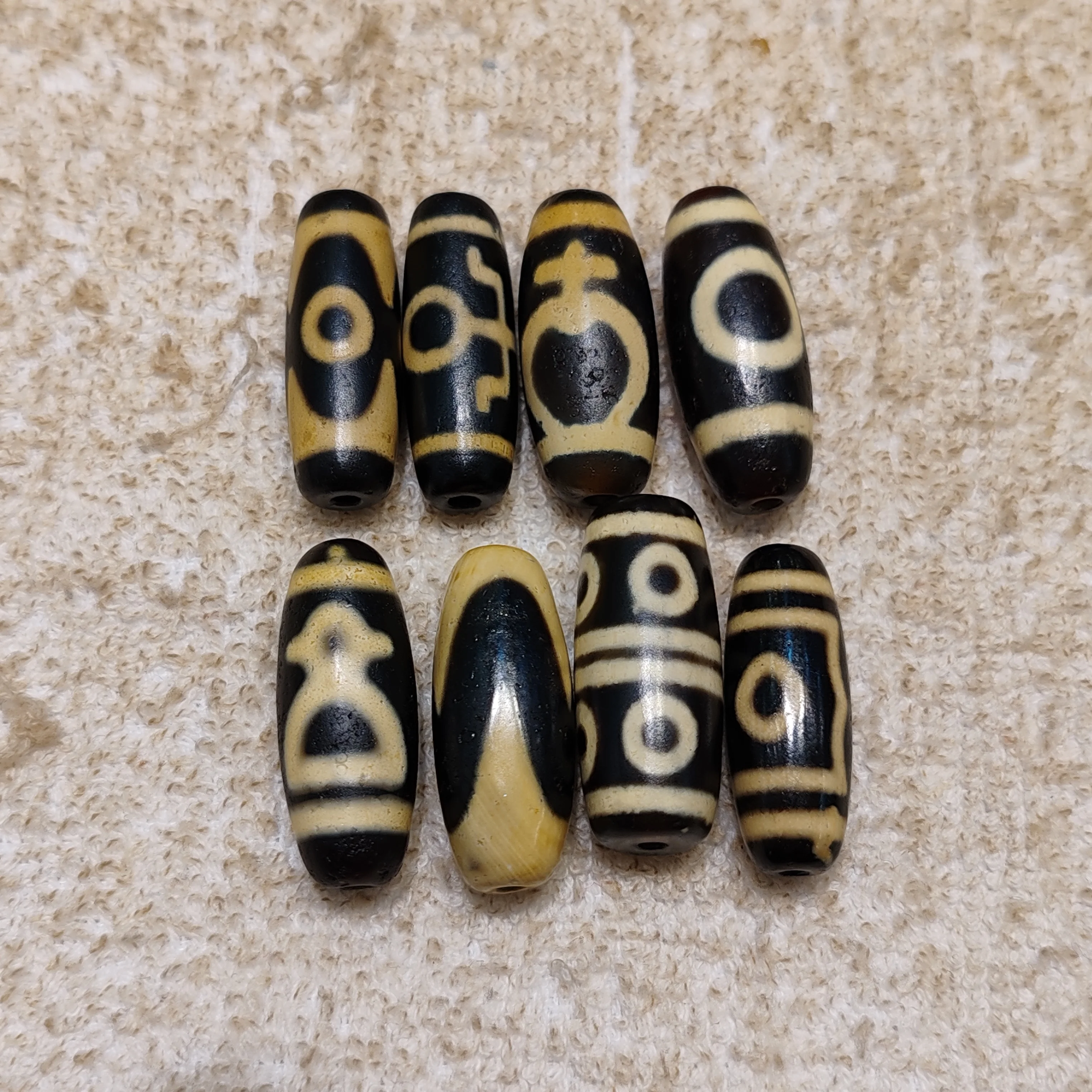 50 pcs Xizang totem horseshoe pattern weathered tooth yellow agate beads necklace pendant bracelet diy accessories