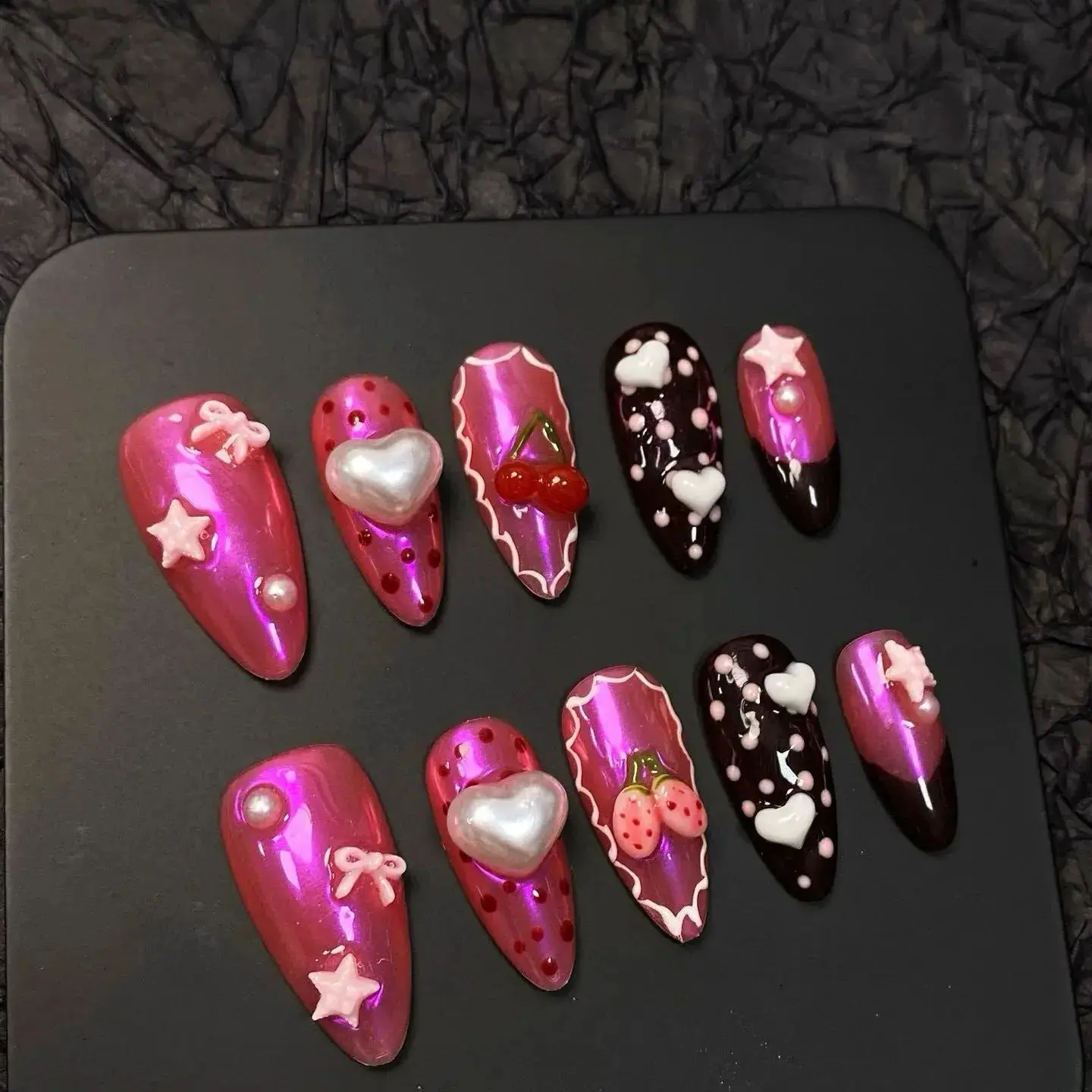 

10 шт. накладных ногтей Y2K, ярко-розовые, тип «стилет», с 3D-дизайном в виде сердца, банта, звезды, накладные ногти для милых и стильных девушек, с шоколадными волнистыми точками