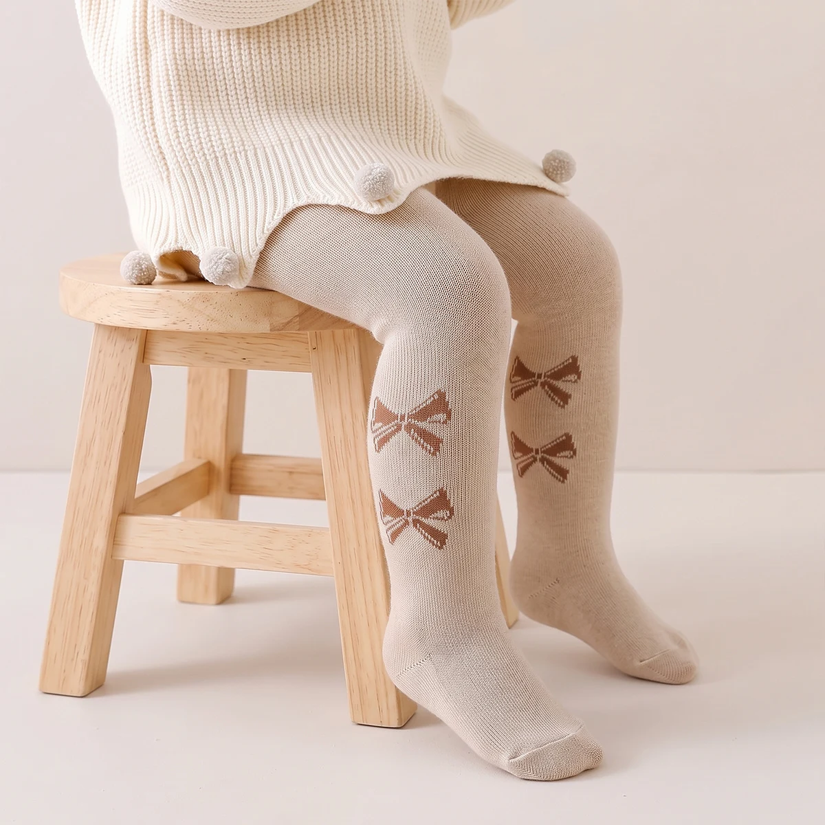 4 Stück elastische Baby-Strumpfhosen mit Fuß, in verschiedenen Farben erhältlich, hautfreundliche Mädchen-Strumpfhosen, einfarbige Babystrümpfe. – Detail 2