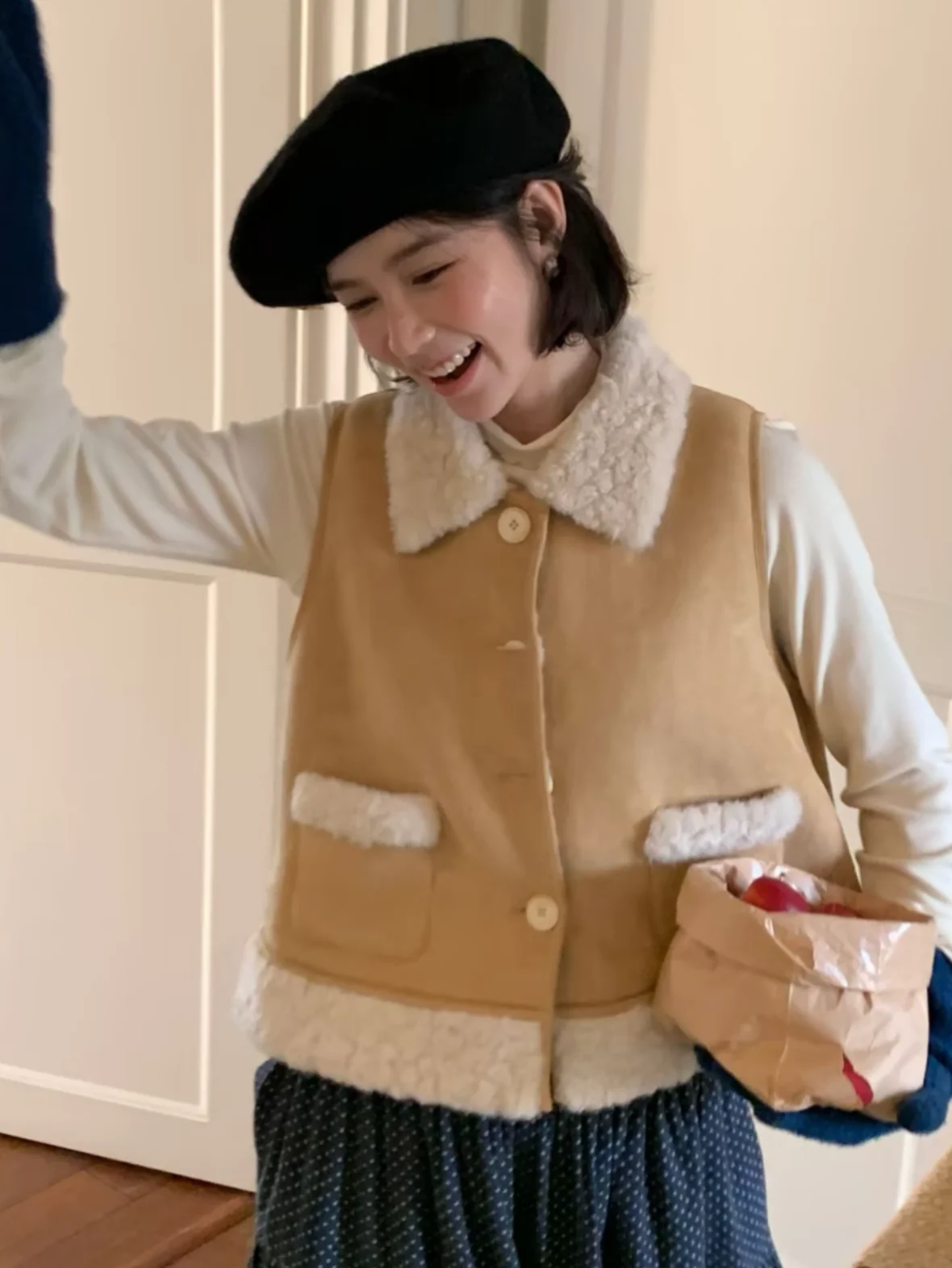 

Ретро-жилет из комбинированной кожи и меха для женщин, осенне-зимняя высококачественная верхняя одежда из овечьего меха...