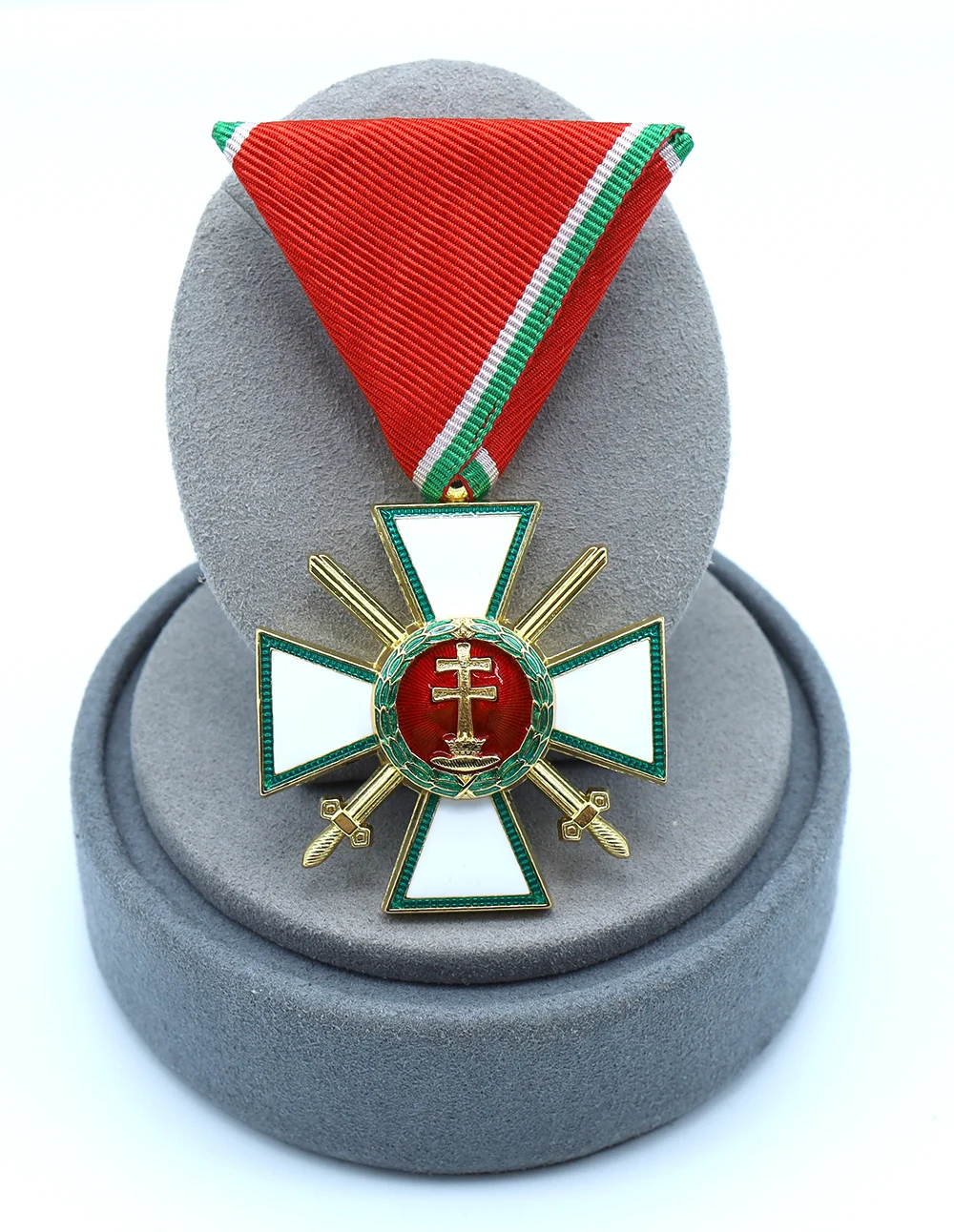 

Крест командира военного дивизиона Венгерского ордена заслуг (Magyar Érdemrend) с мечами