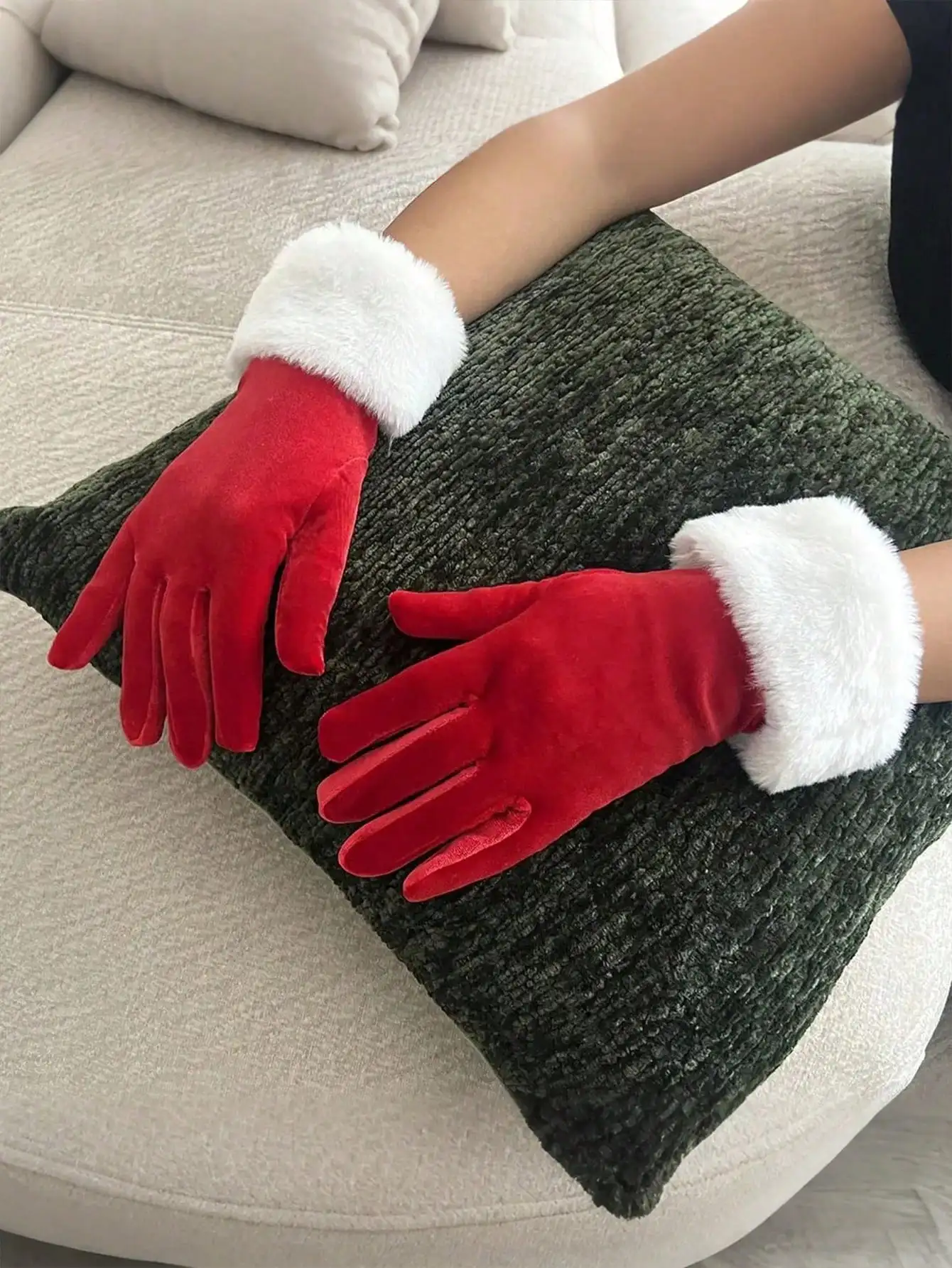 1 Pair Women's Short Velvet Christmas Gloves With White Fur Trim, Warm Party Gloves, Fall / Winter,Travel,Festival