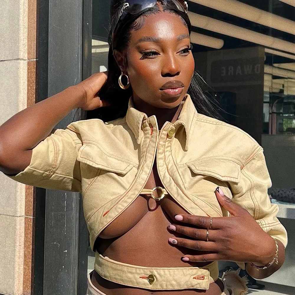 เสื้อคาร์ดิแกนครอปแขนสั้นคอปกสำหรับผู้หญิง ดีไซน์โดดเด่น ทันสมัย เหมาะสำหรับฤดูใบไม้ร่วงและฤดูหนาว สวมใส่สบายๆ สำหรับกิจกรรมกลางแจ้ง