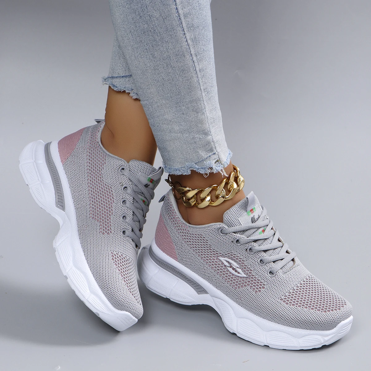 Spring new women\'s sports shoes, fashionable, breathable, lightweight, non-slip, wear-resistant, casual sports shoes, flat shoes