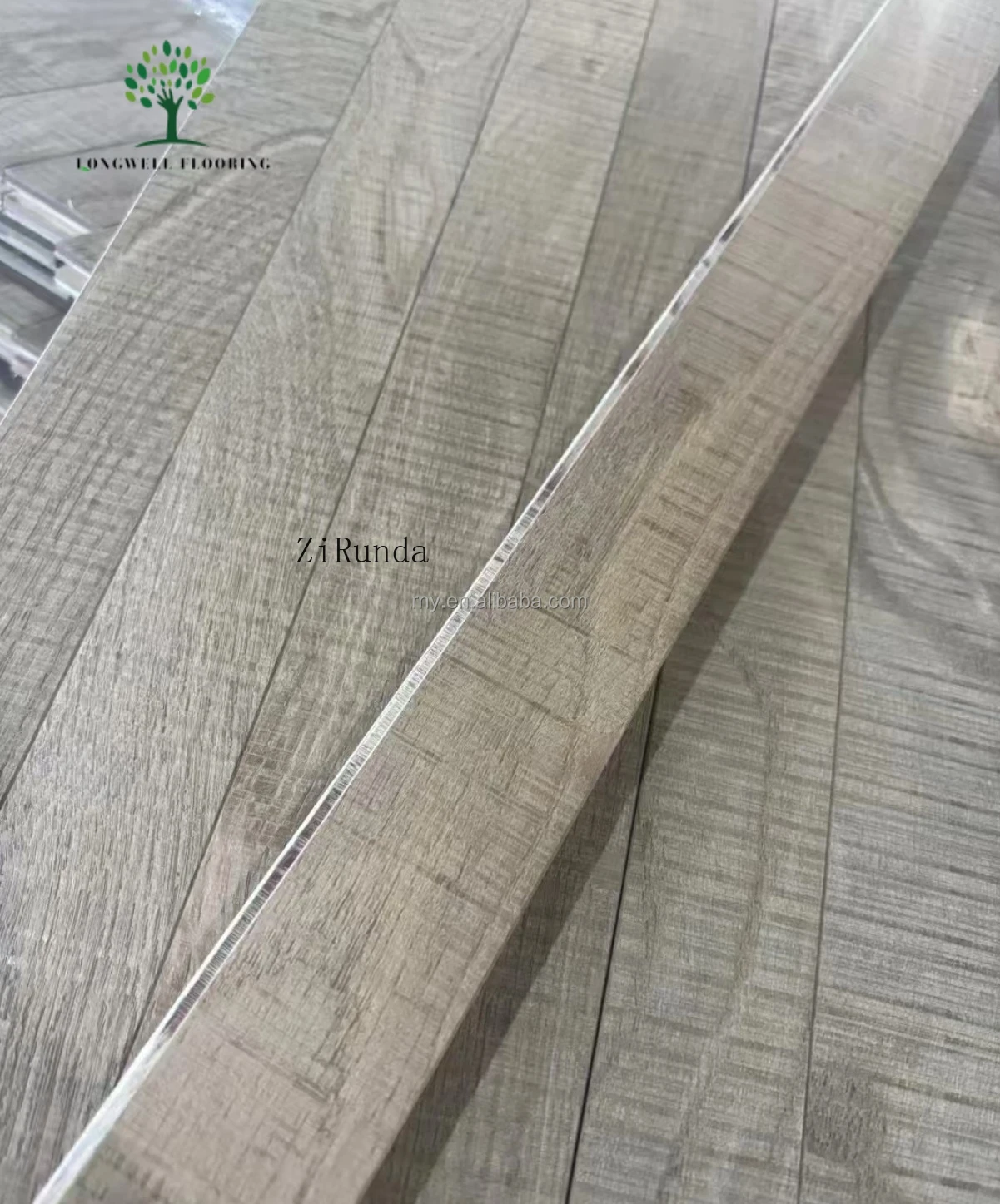 Versi khusus dari parket kayu ek berbentuk khusus yang dibuat tangan, lantai kayu yang dipotong sempurna untuk kehidupan kontemporer.