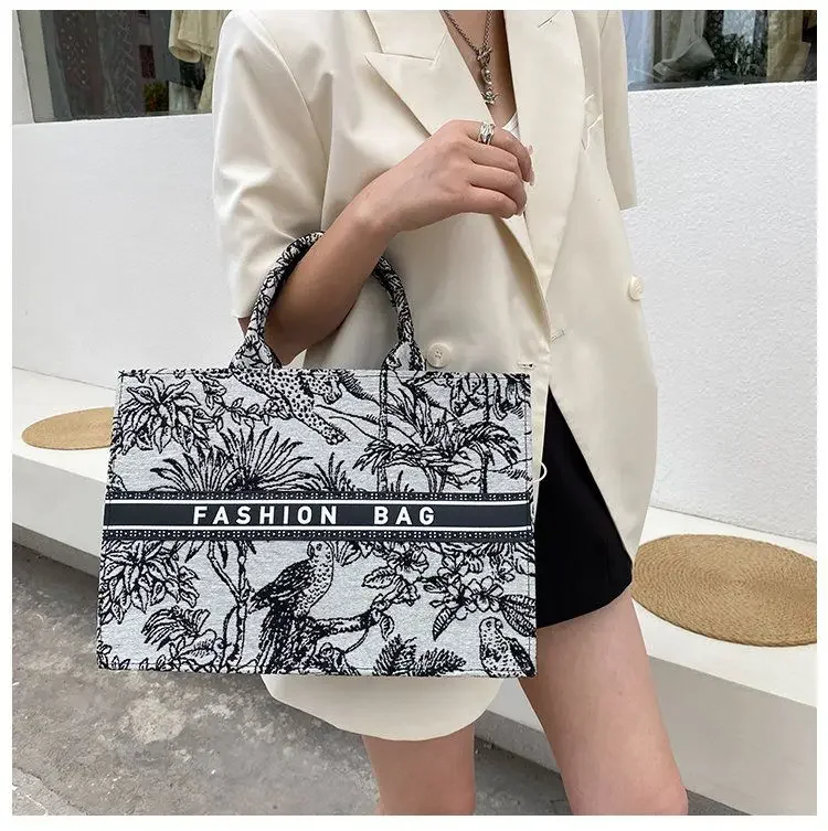 Fashionable and Personalized Design Large Capacity Printed Canvas Handbag Women New Trend Shopping Bag Internet Famous Tote Bag