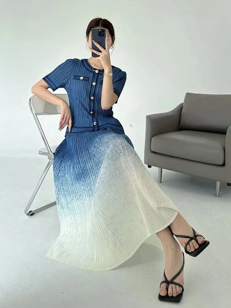 

2025 Summer New Elegant Clothing Miyake Pleated Women's Dresses Fashion Short Sleeve Printed Gradient Dress Fashionable
