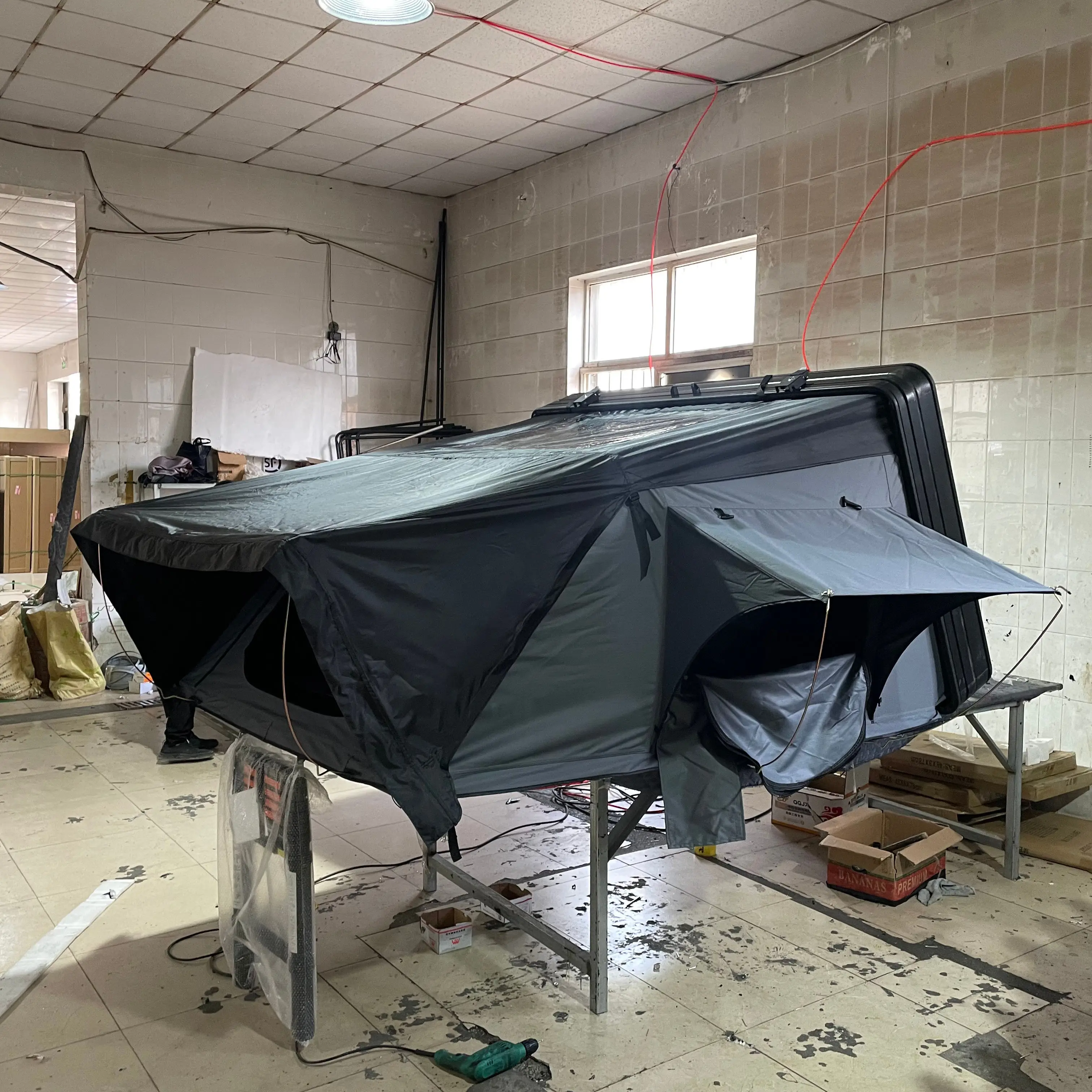Big Size 3-4 Person Rooftop Tent Aluminum Roof Tent Top Hard Shell Outdoor Camping Roof Top Hard Shell Car Tent