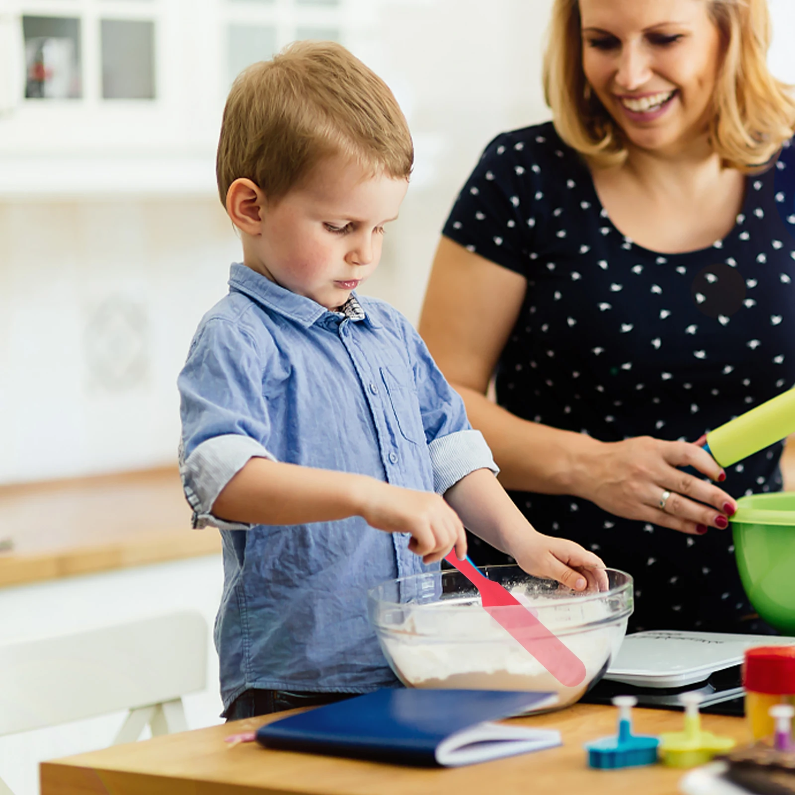 

Long Handle Silicone Spatula Heat Resistant Kitchen Tool Cake Mixer Baking Dough Scraper Oven Microwave Dishwasher Freezer Red