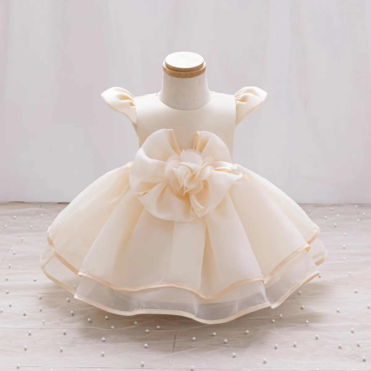 

2025 new girl princess skirt pompadour flower child wedding dress Girl birthday party evening dress flying sleeve flower host ca