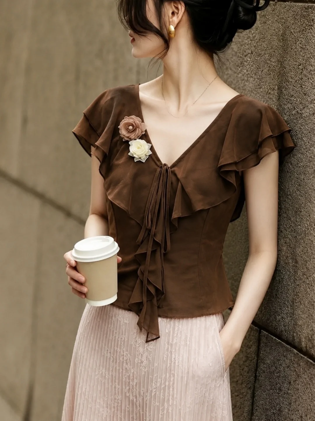 

Retro Summer T-Shirt Women's Slim Fit V-Neck Sleeveless Voluminous Hemline Versatile Commute Style Korean Fashion Silk Material