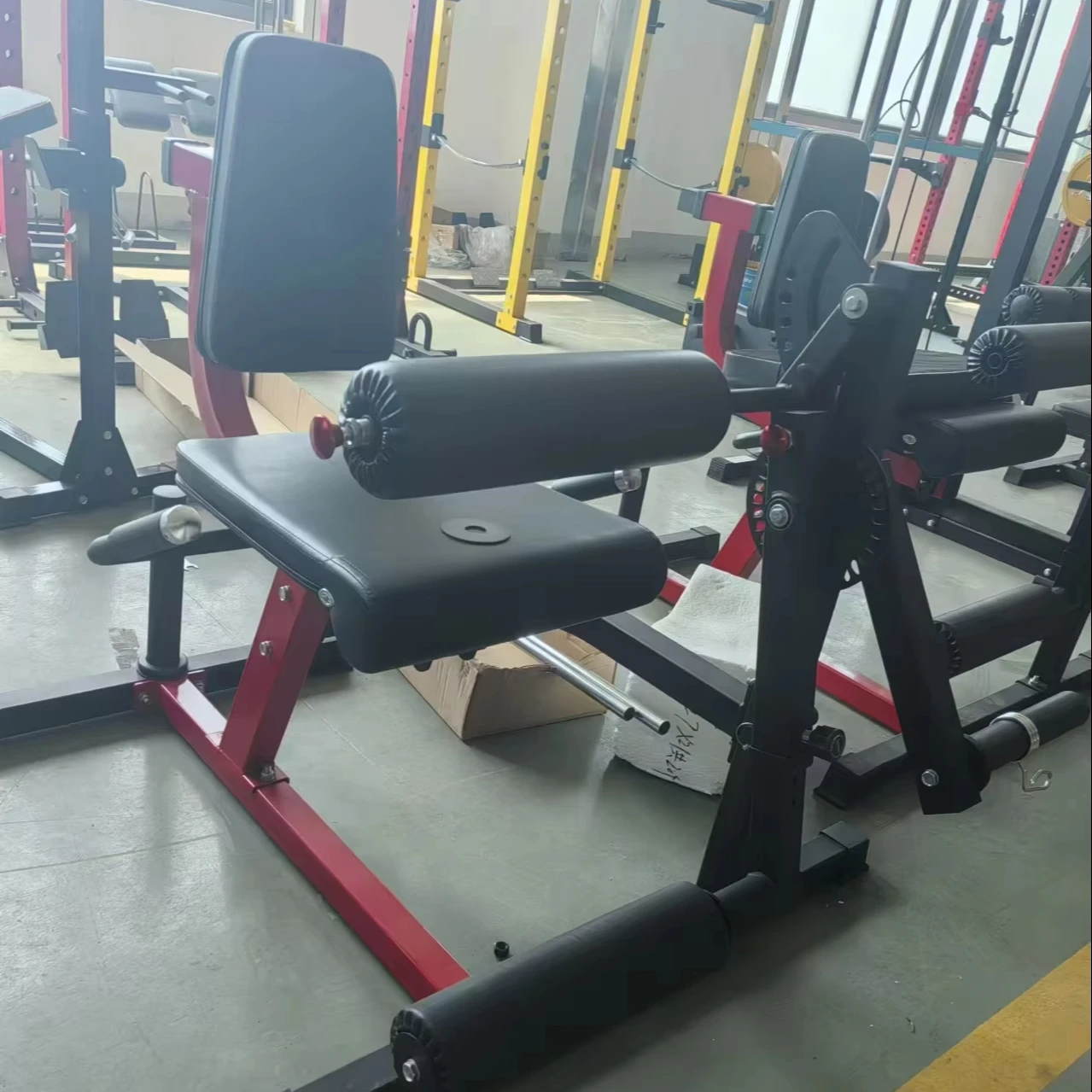 Factory Direct Multi-Functional Workout Fitness Equipment Safe Gym Leg Extension & Curl Machine For Chest & Back Exercise Sale