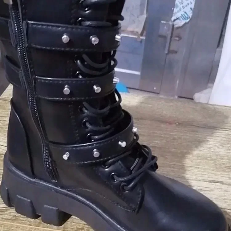 Damen-Herbst-Stiefel im britischen Stil, mittelhohe Absätze, Punk-Haltung, unabhängig stehend, lange Röhre, Ritterstiefel, Obermaterial aus Gummi – Detail 8
