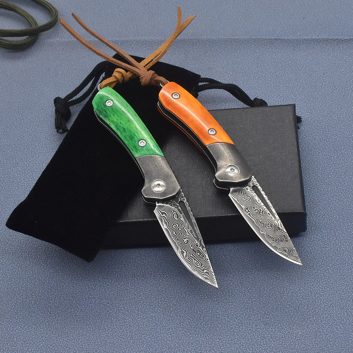 Mini Damascus steel folding knife, lock-free sharp knife, outdoor camping portable self-defense knife to open the package EDC