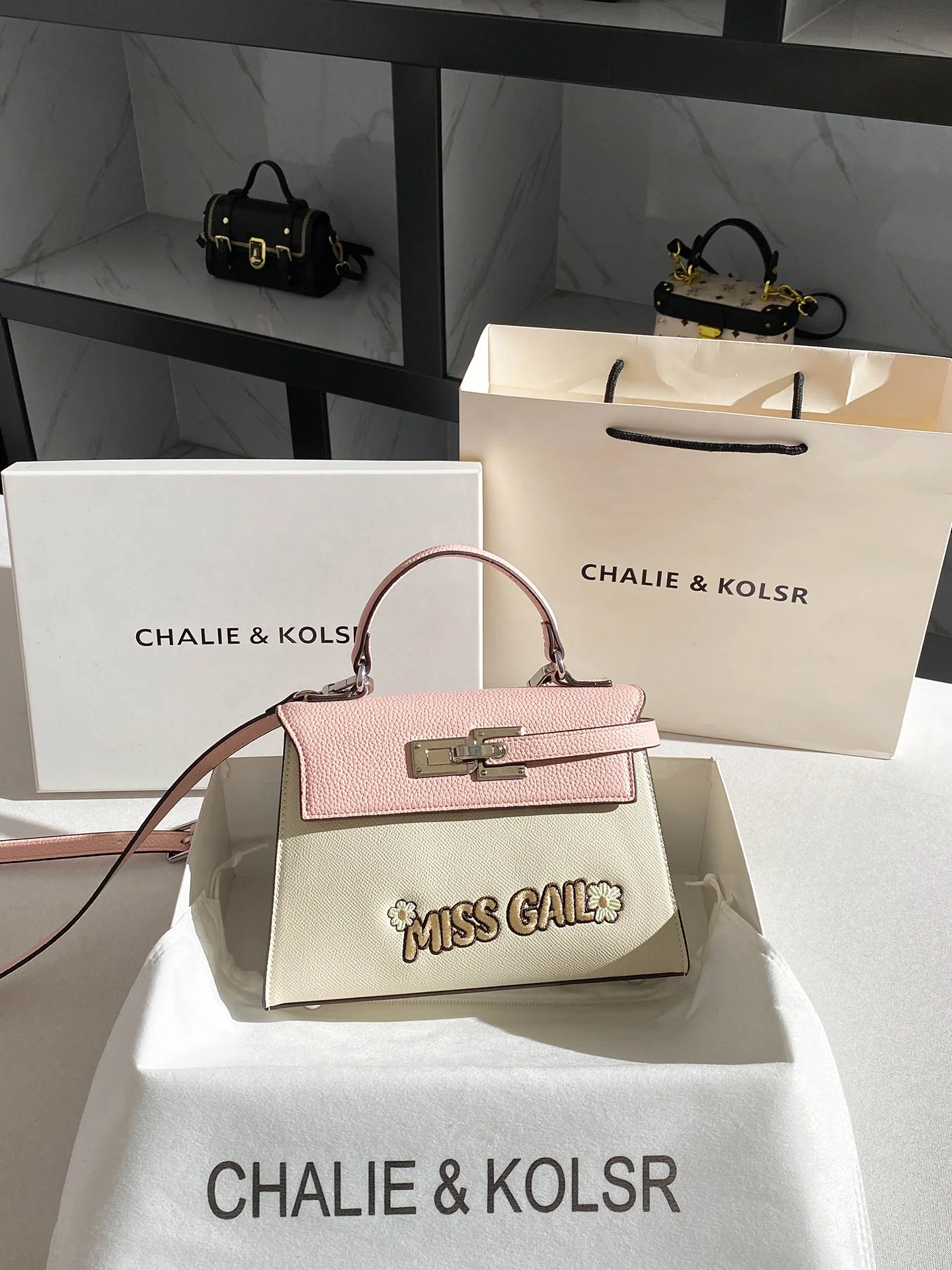 sac-bandouliere-chaliekolsr-brode-avec-lettres-color-block-polyvalent-nouveau-style-d'ete-sac-a-main-pour-femme-en-cuir-souple-decontracte-et-loisirs