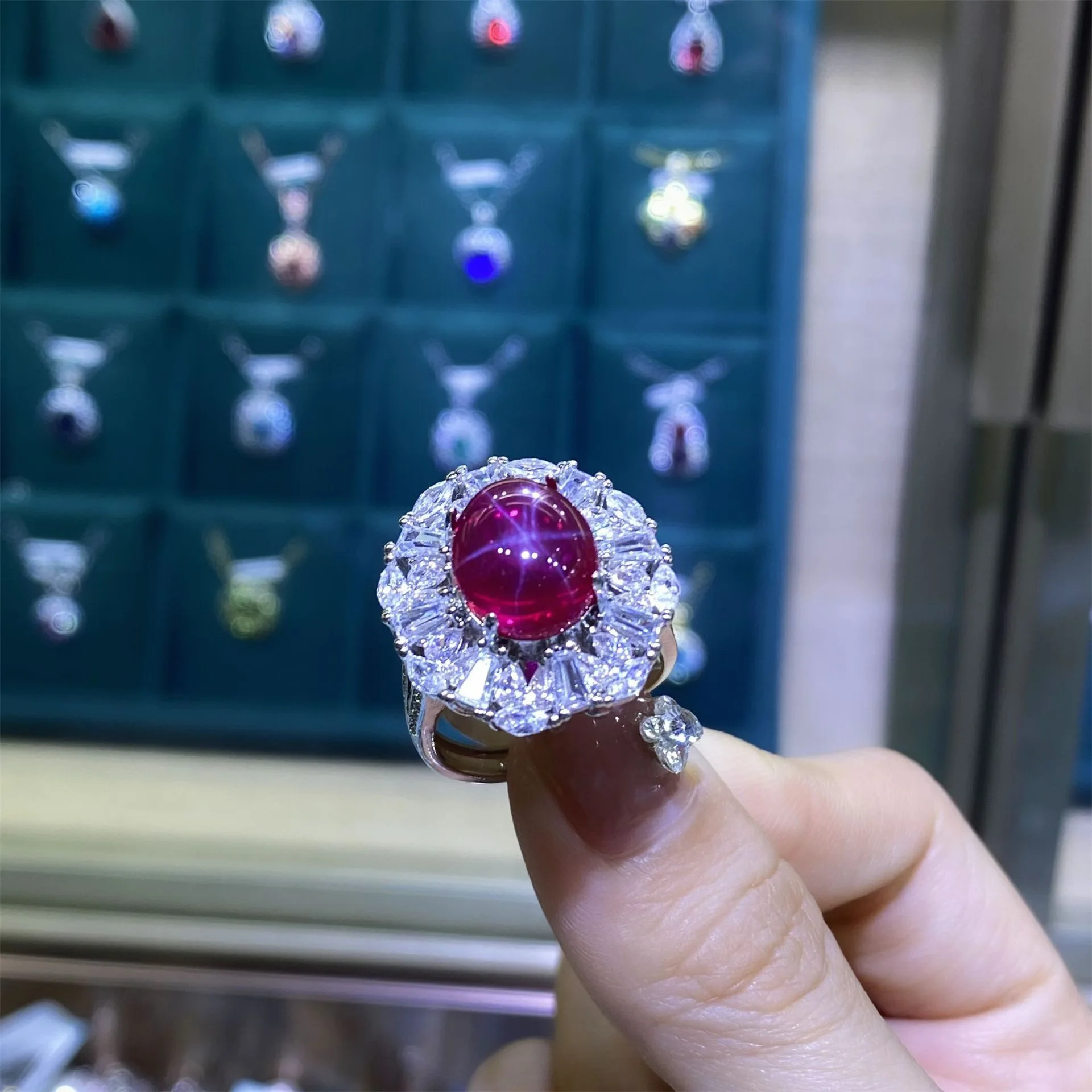 ZY lampu bintang merah merpati bentuk telur 8x10 simulasi merpati darah merah berlian penuh cincin terbuka dapat disesuaikan untuk wanita