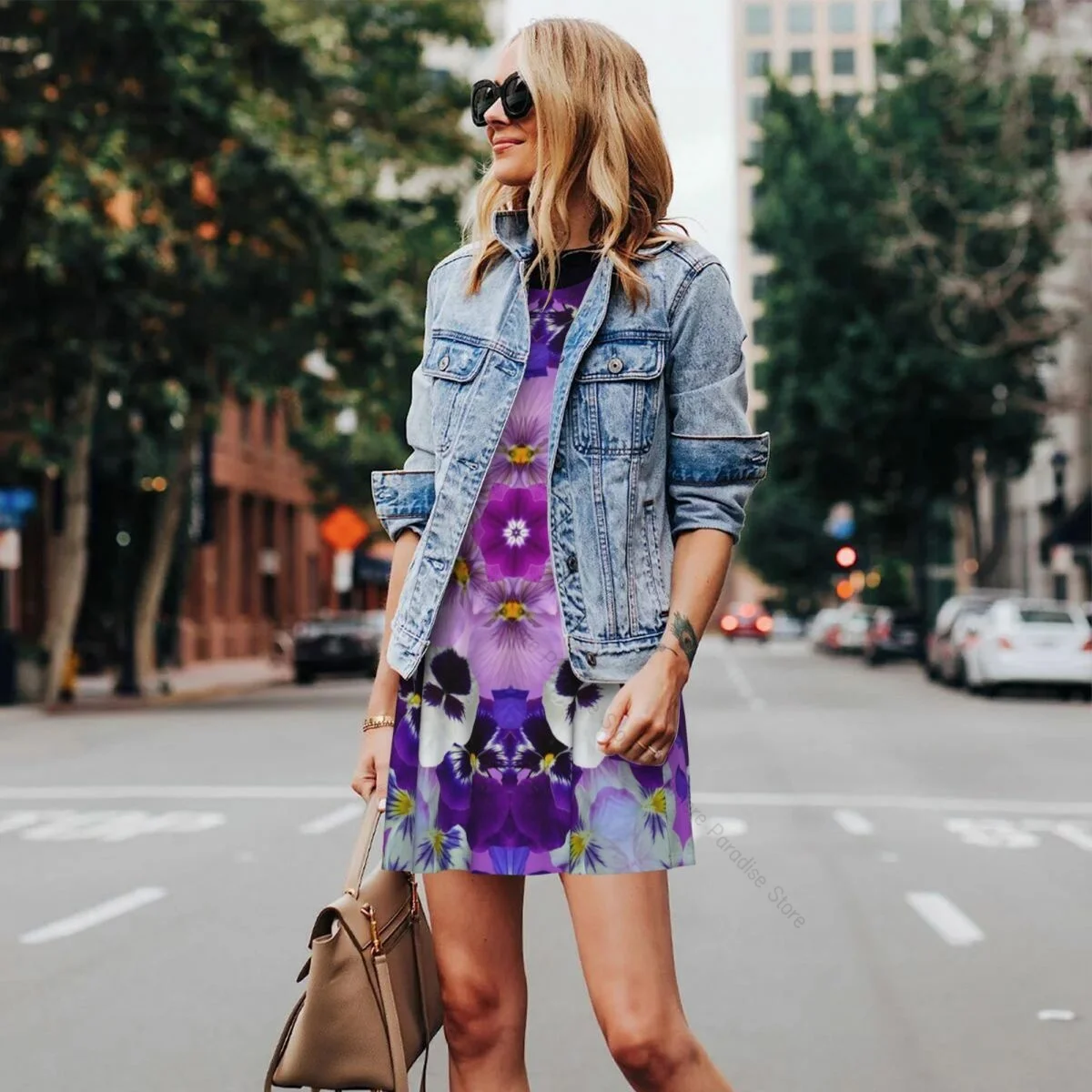 ชุดสตรีดอกไม้ที่งดงามฤดูร้อนชุดเสื้อยืดลําลองชายหาดปกขึ้นชุดถัง