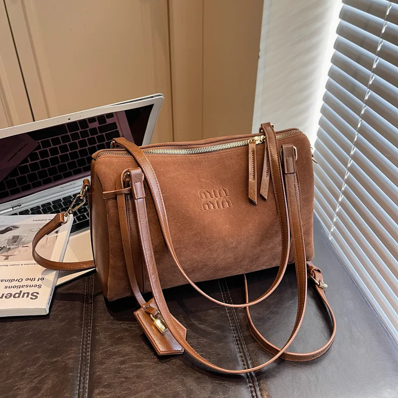 

Коричневая сумка подмышки 2025 года, нишевая винтажная сумка с верхней ручкой для женщин, осенняя сумка через плечо, роскошная сумка «день-ночь», текстурированный слинг