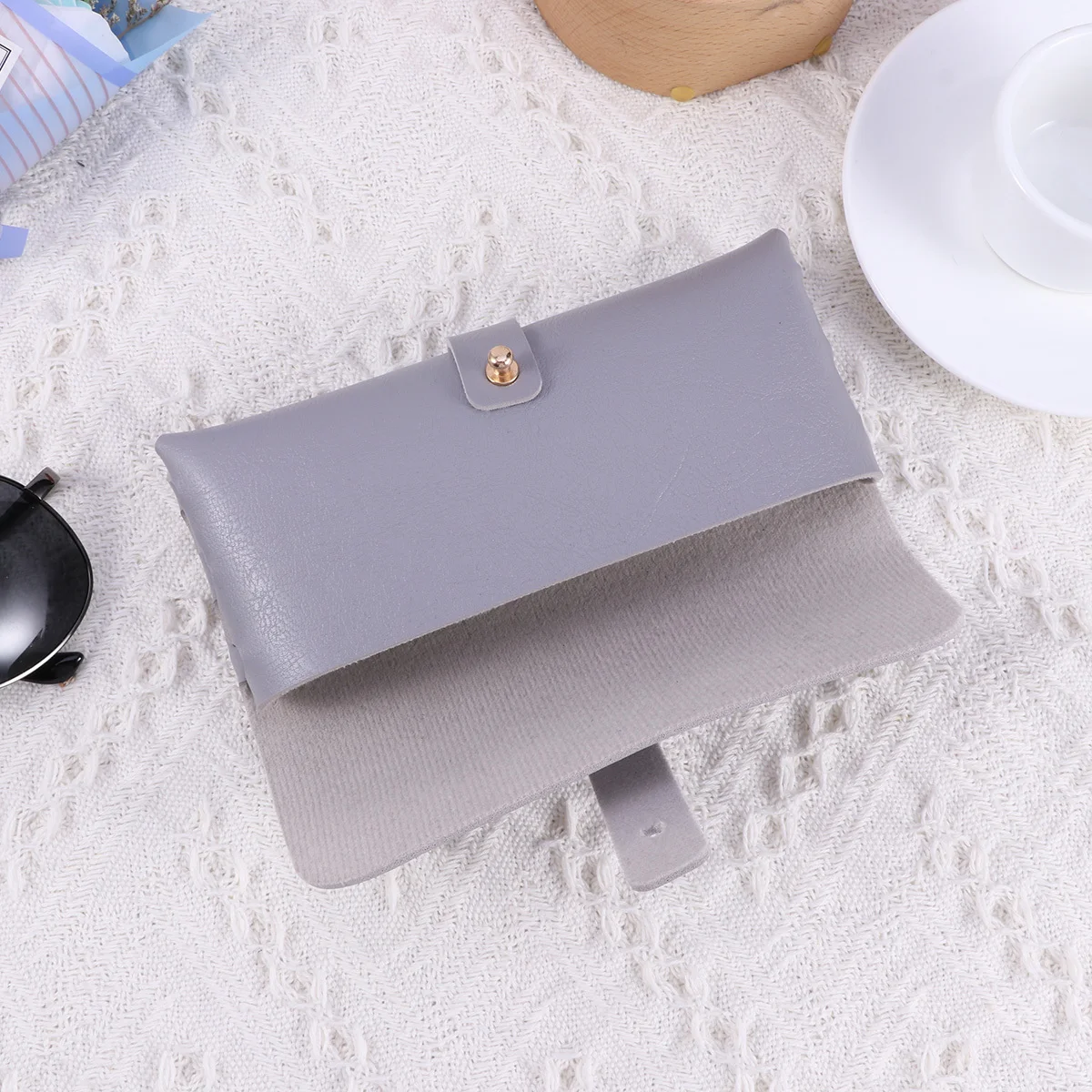 

Minimalistic Stylish PVC Glasses Case Grey Buckle Clamshell Design Large Capacity Glasses Case Cover Bag