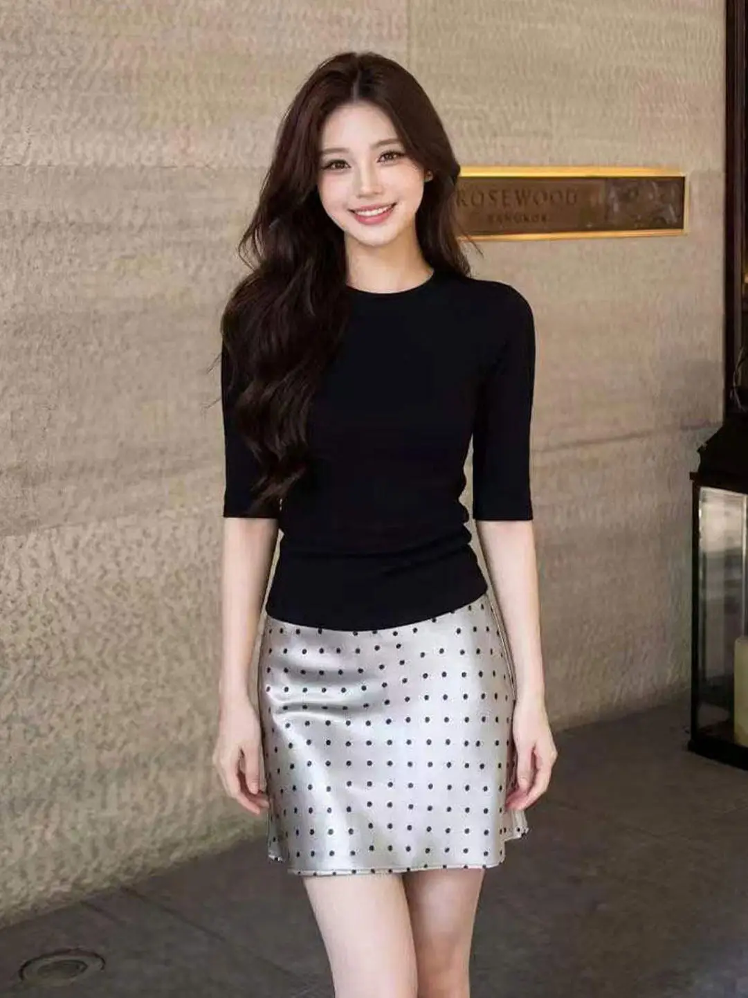 

Slimming Polka Dot Halter Neck Midi Dress with Black T-Shirt Women's Fashion Set Summer 2026 Waist-Cinched Sleeveless Outfit