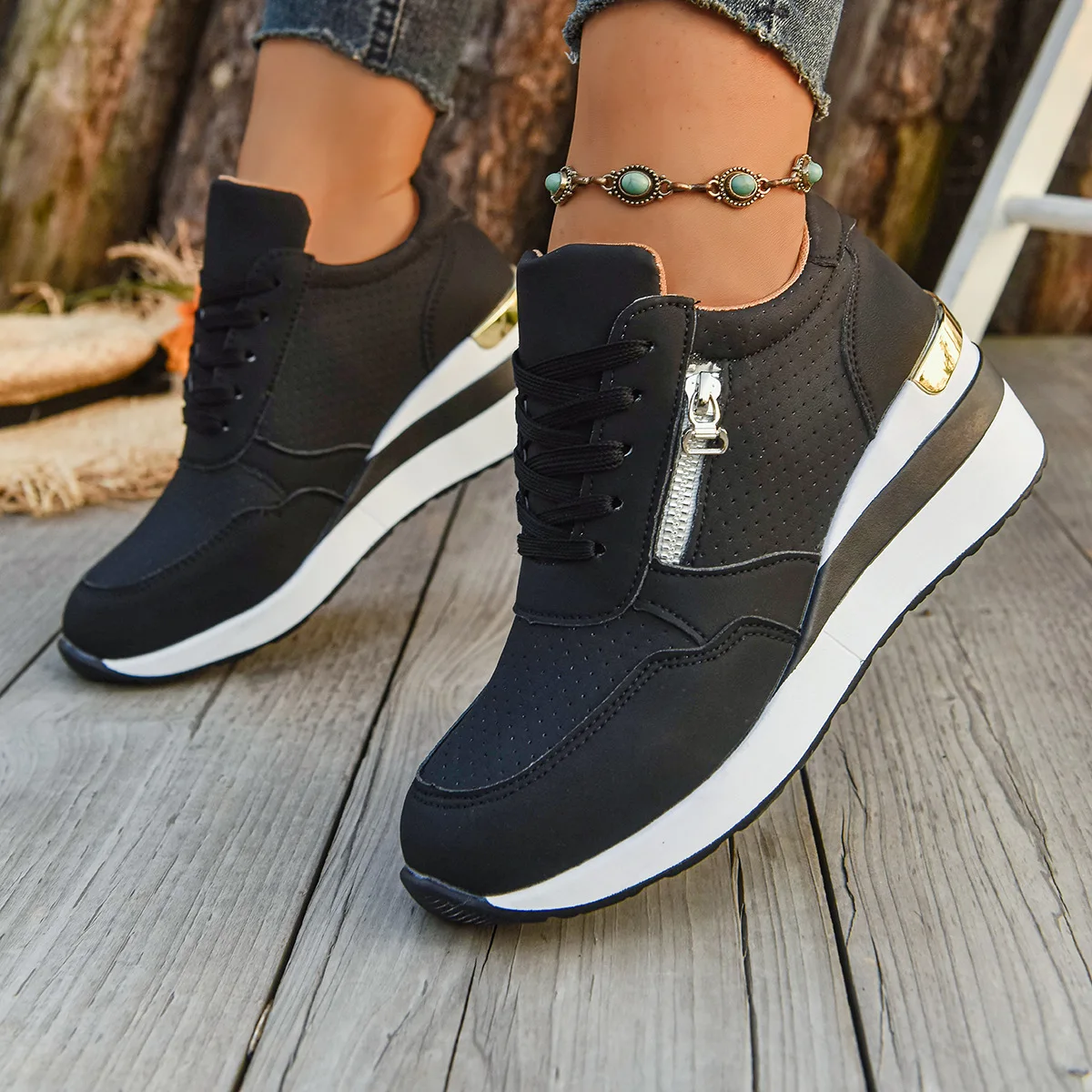 Women's large-sized thick-soled sports and casual shoes 2025, fashionable lace-up single shoes, fashionable sports shoes