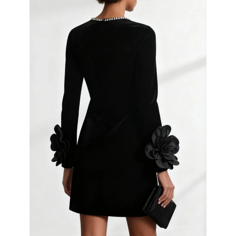 ティナ ブラックベルベットミニドレス 春2026 ホローダイヤモンドトリム 3Dフラワー ジッパーバック 長袖 イブニングパーティードレス 196973