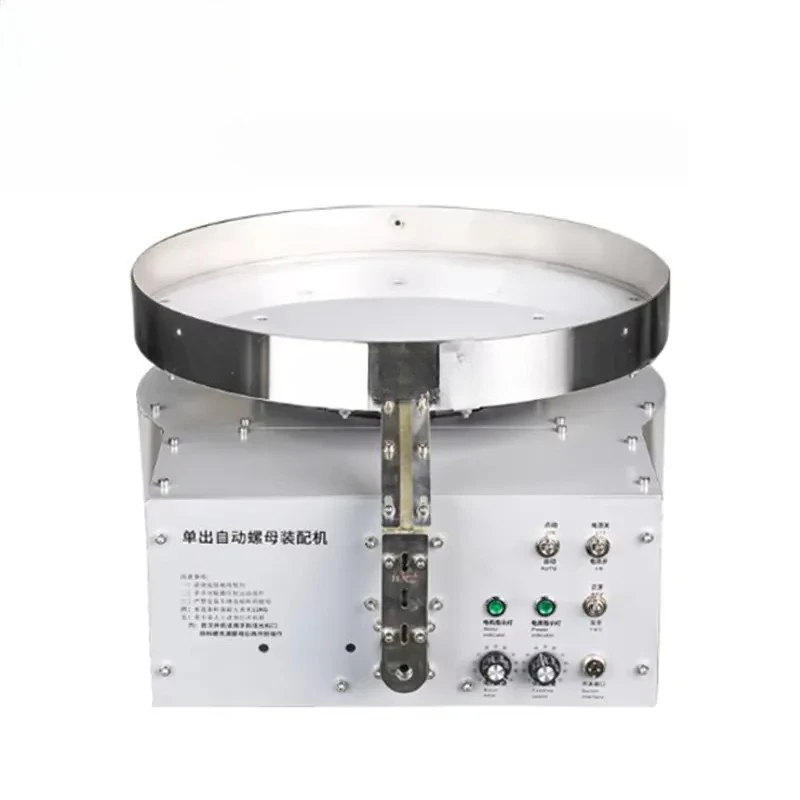 Automatic nut feeding and tightening machine for small parts assembly
