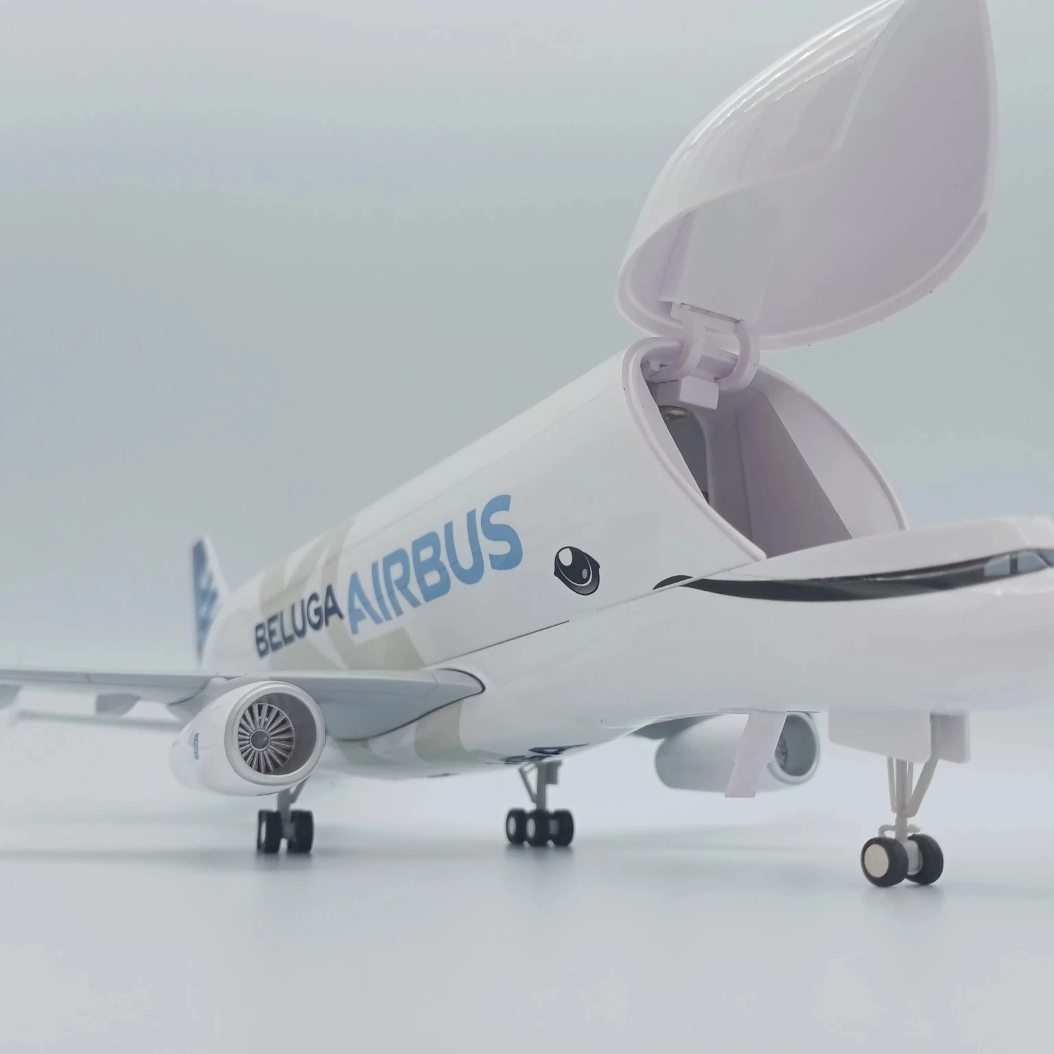 

1:150 Airbus A330ST BELUGA Airlines Transport Machine With Base Alloy Aircraft Plane Collectible Display Model Collection