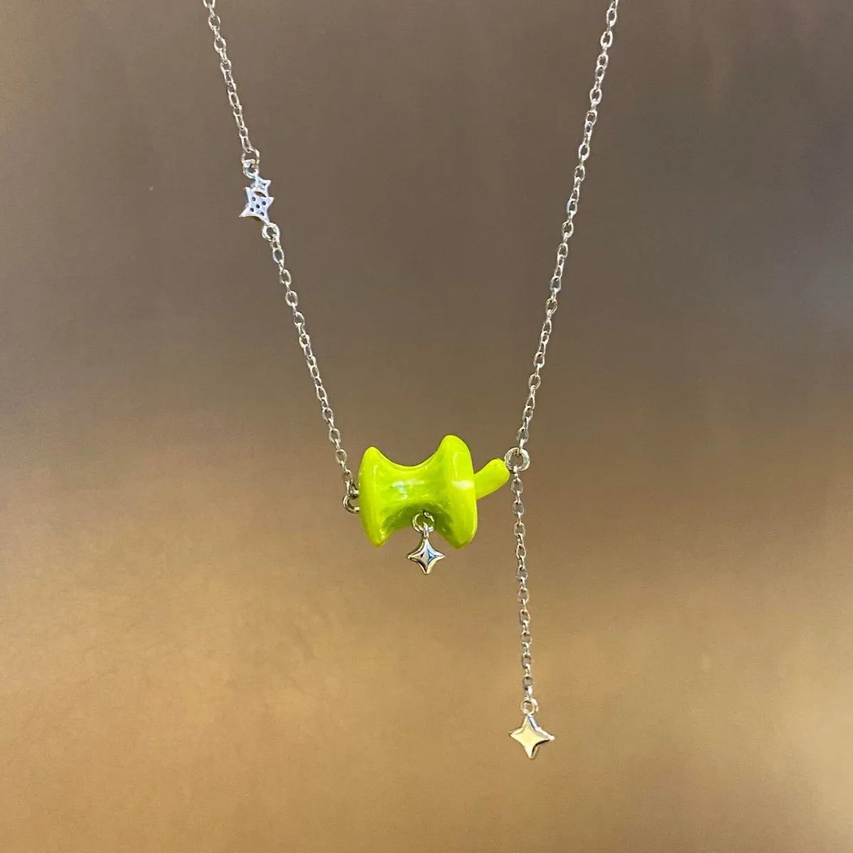 Hot New Super Immortal Girl Green Apple Pendant Necklace Women's Niche Premium Sense Design Vitality Light Luxury Clavicle Chain